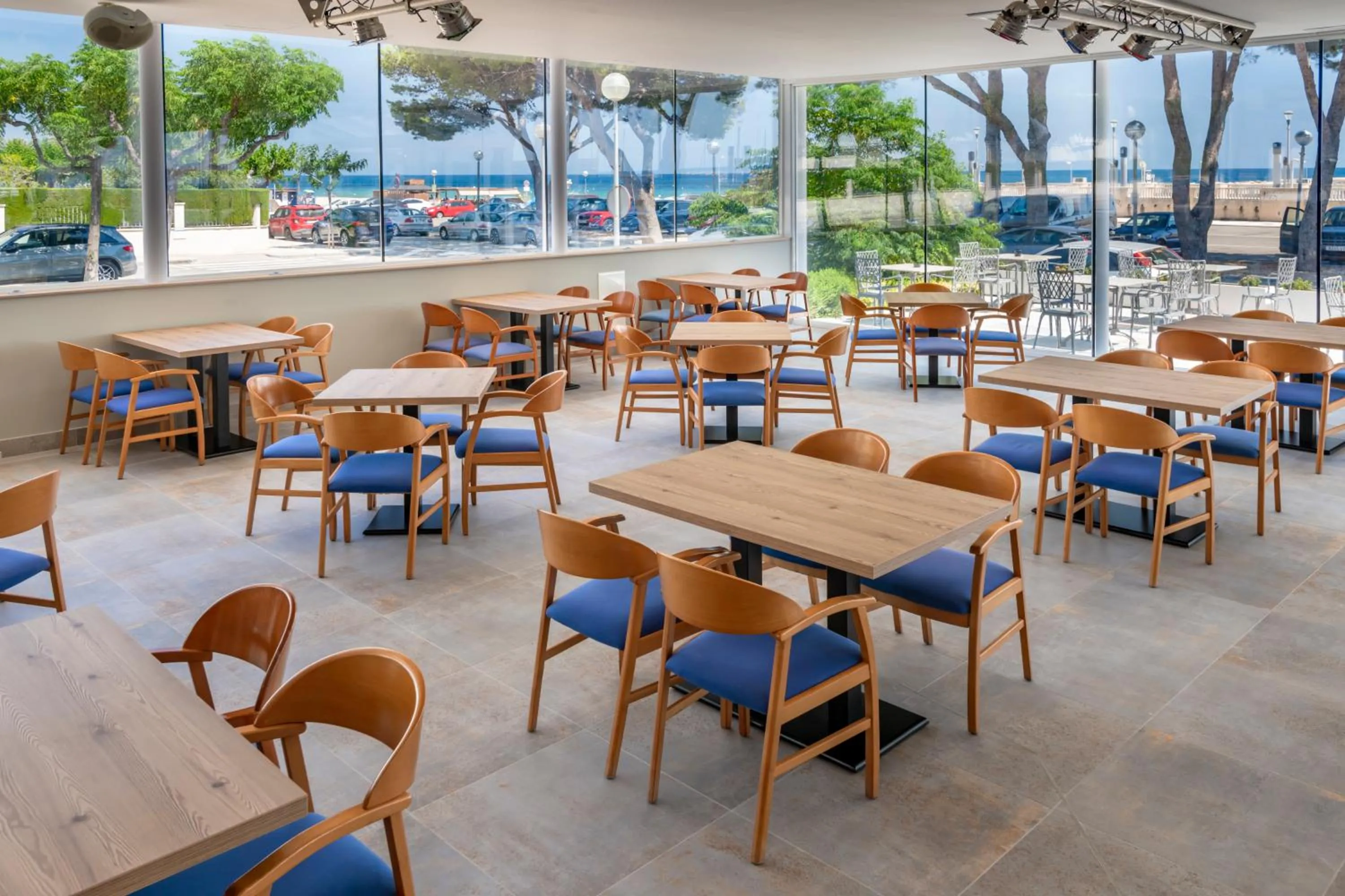 Lounge or bar in 4R Meridià Mar