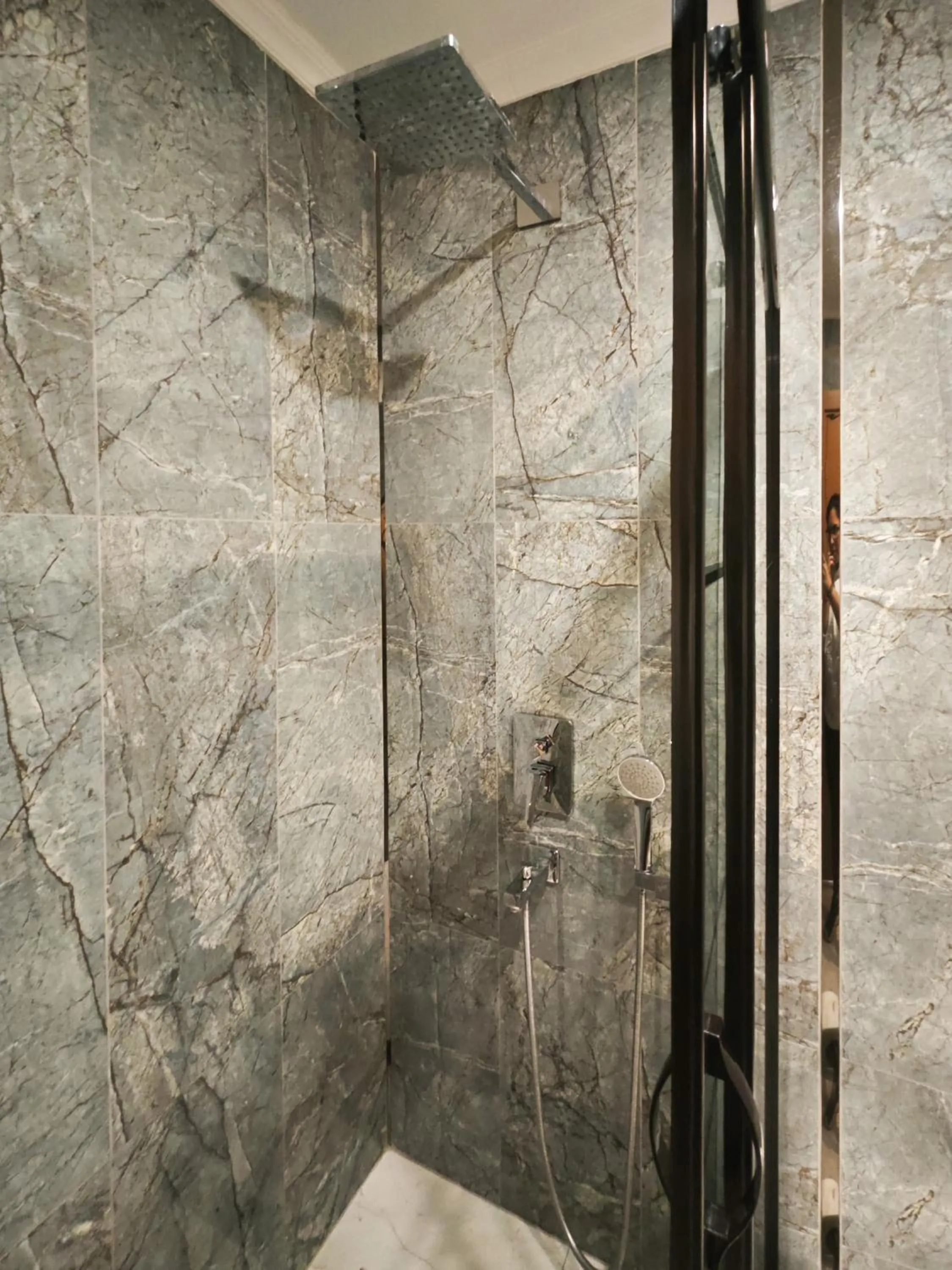 Shower in Park Çağlayan Hotel