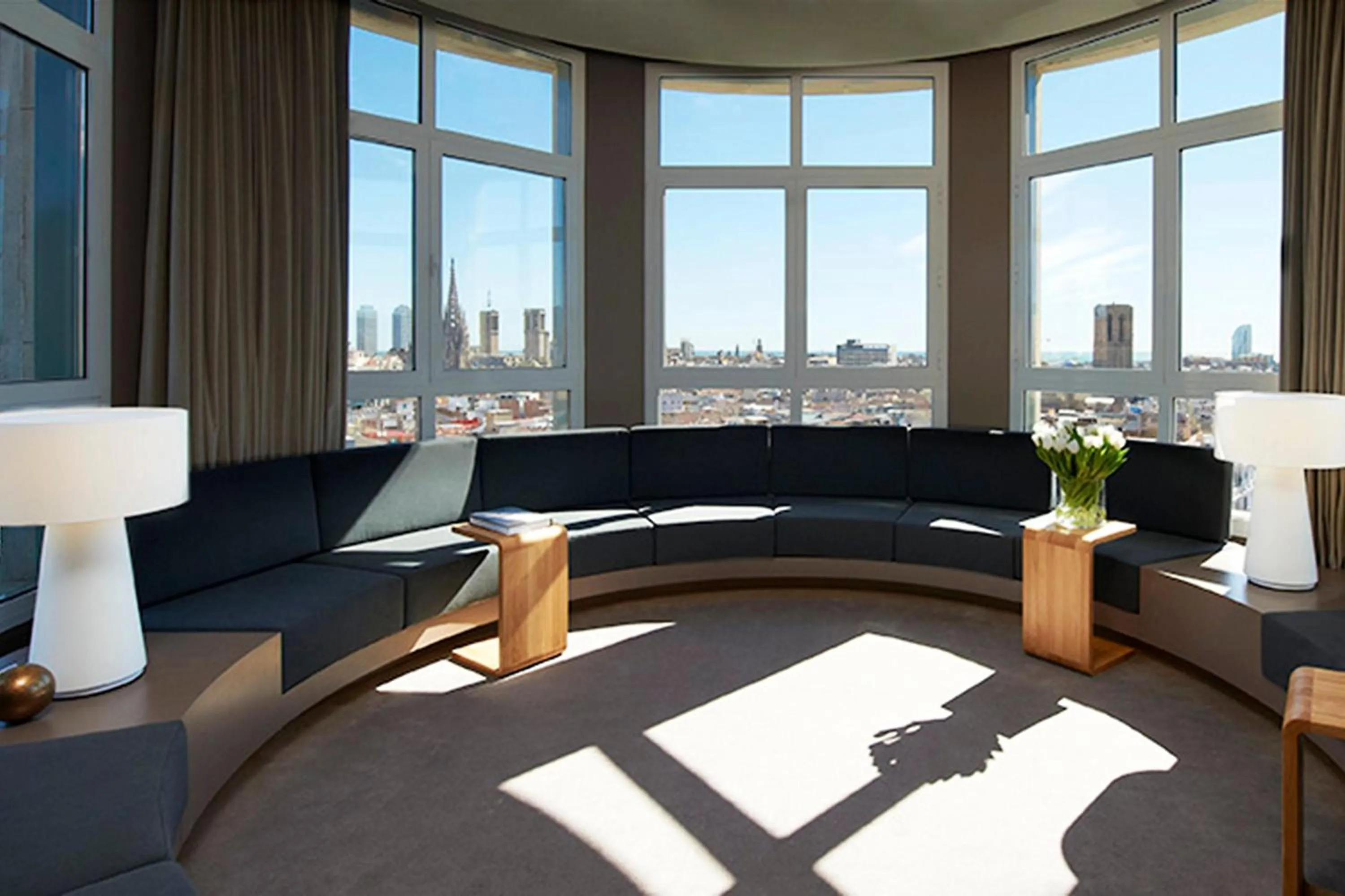 Photo of the whole room in Le Meridien Barcelona