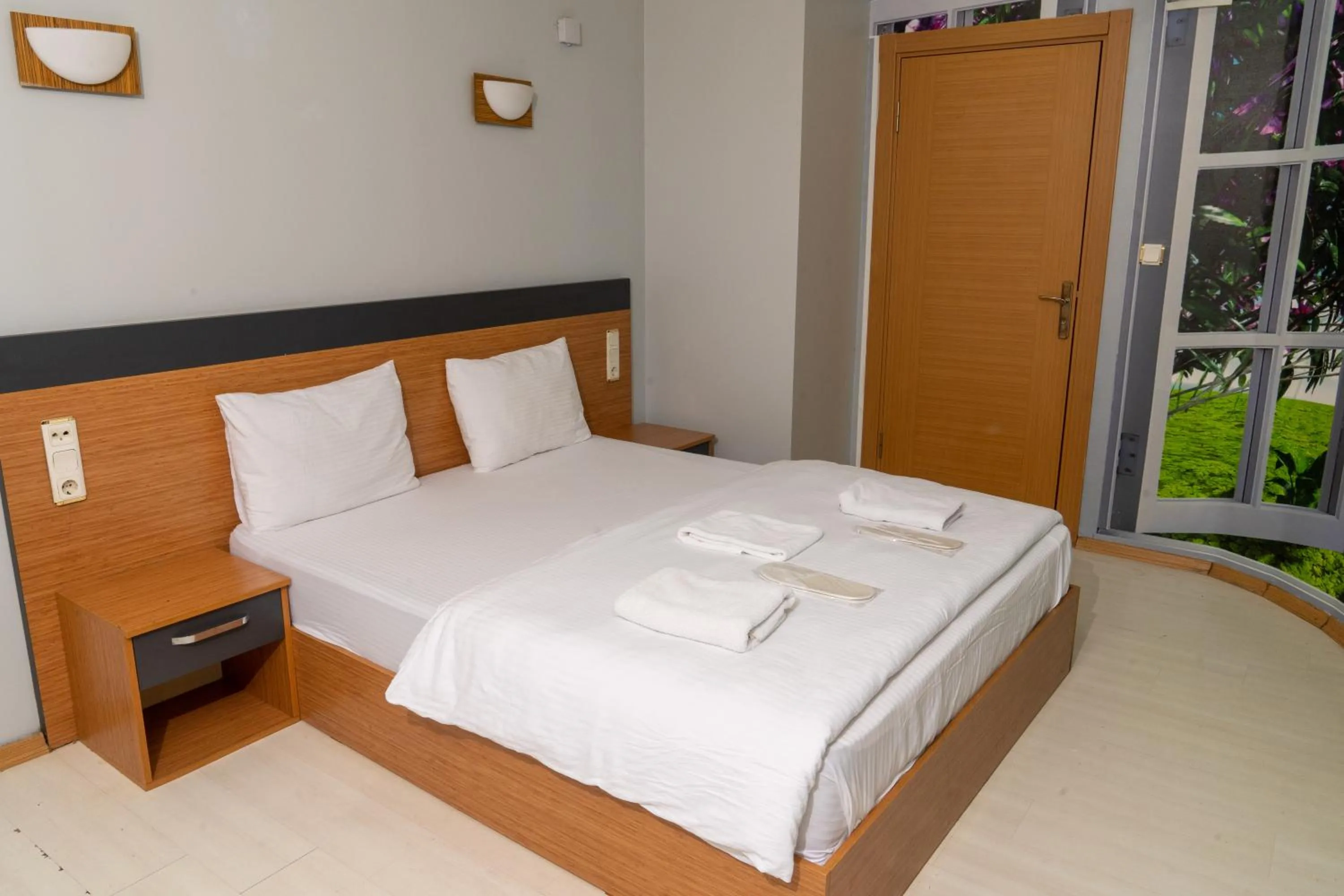 Photo of the whole room, Bed in Heraldic Room Hotel