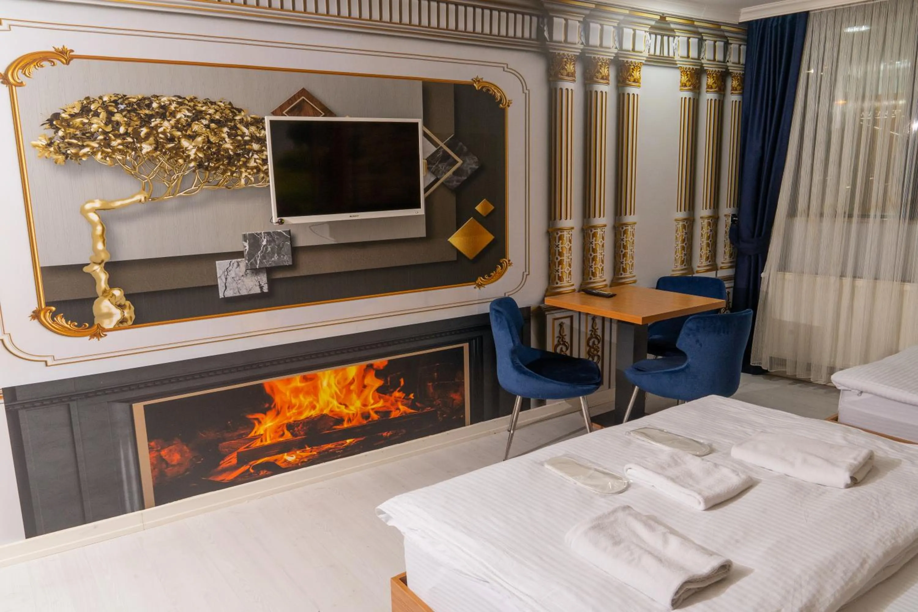 Photo of the whole room, Bed in Heraldic Room Hotel