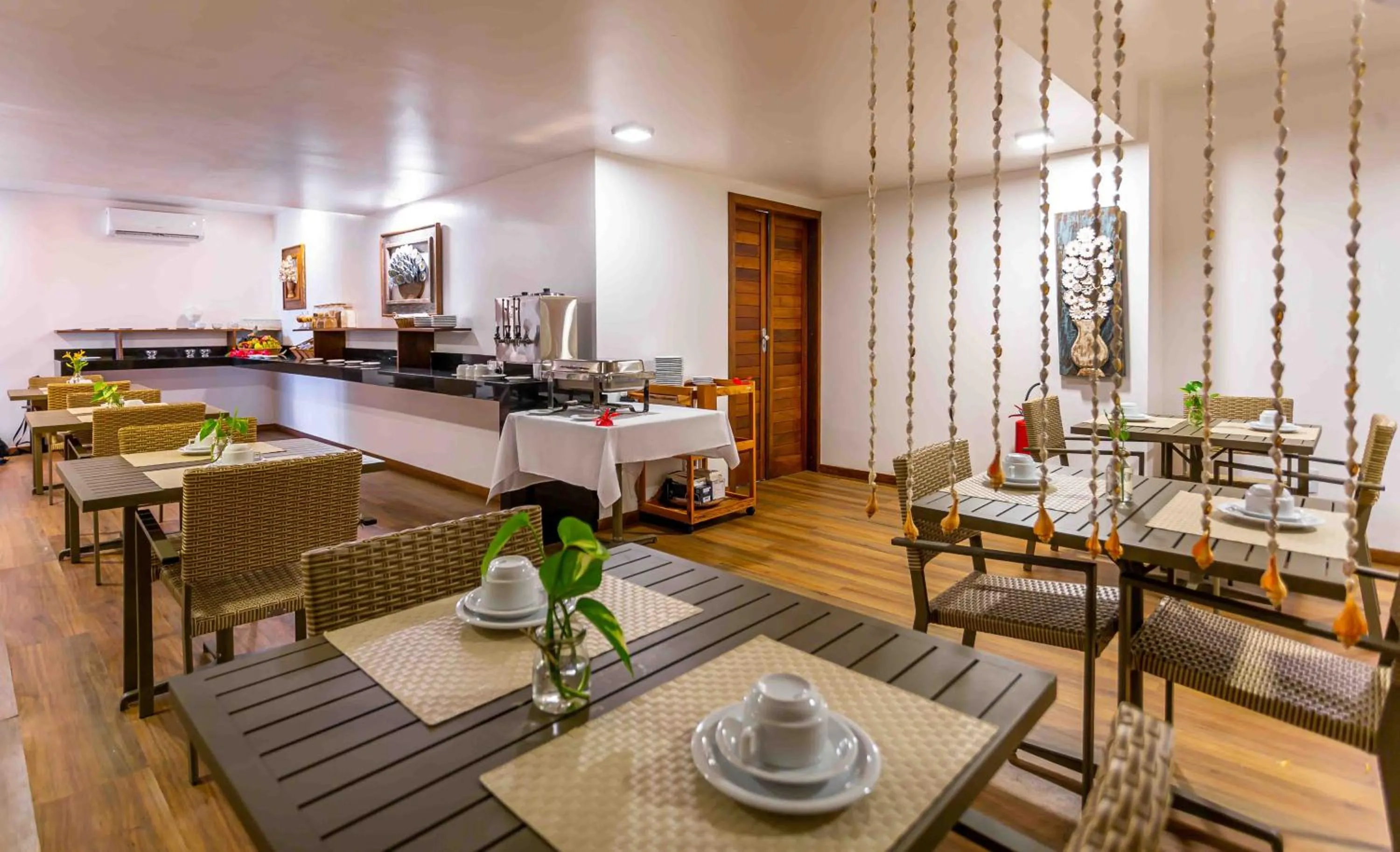 Breakfast in Aqua by Sambass