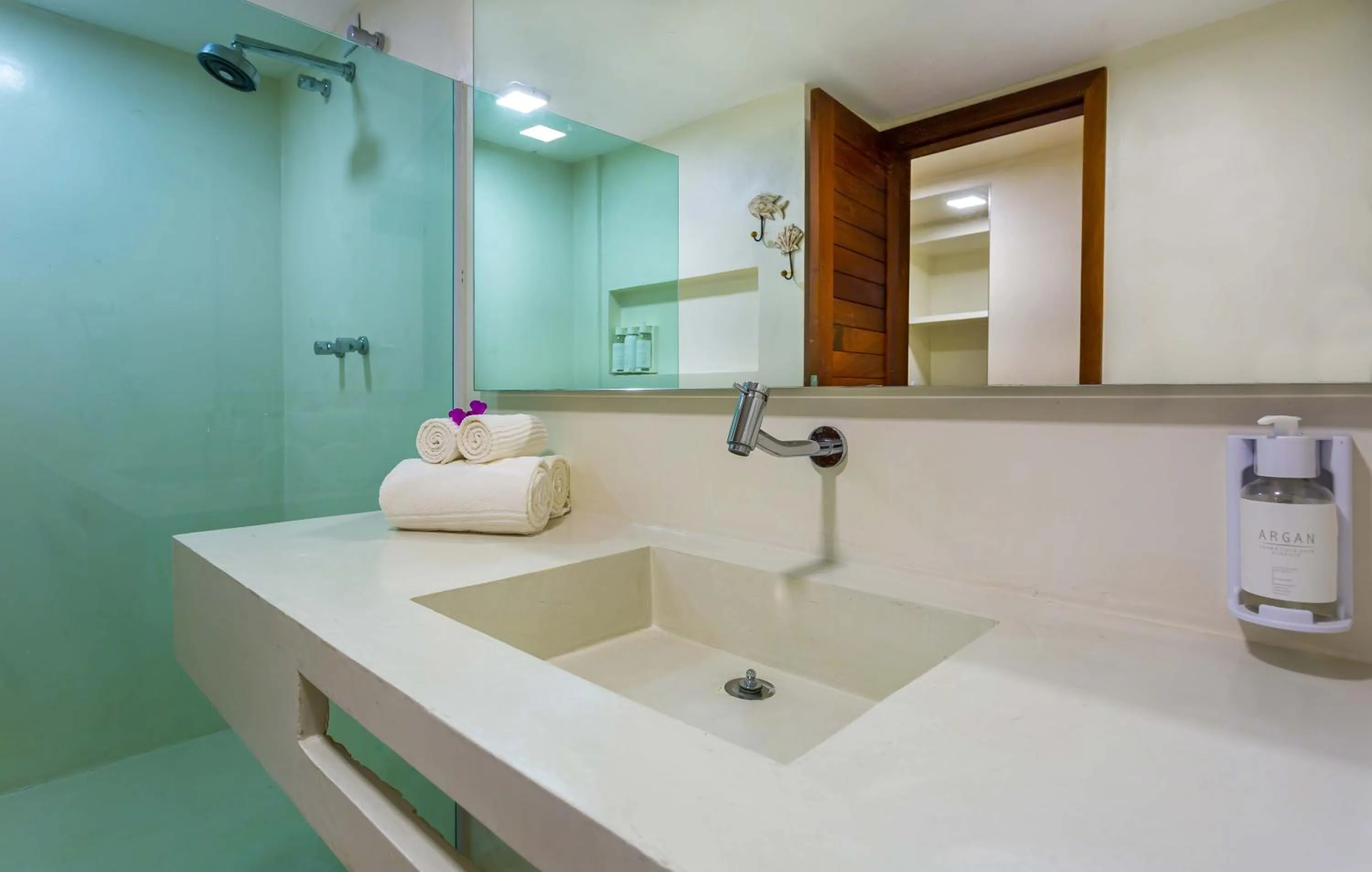 Bathroom in Aqua by Sambass