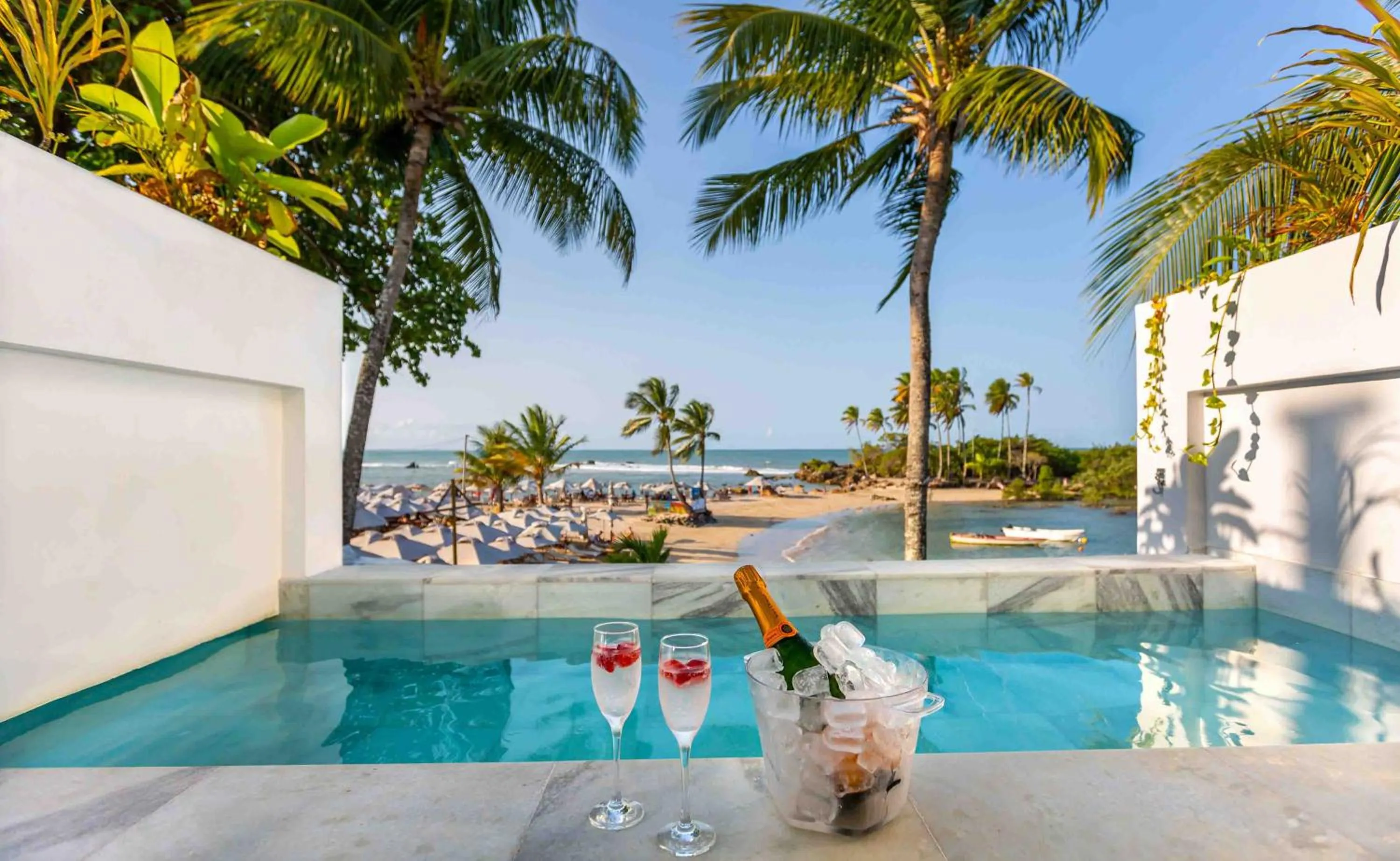 Swimming pool in Aqua by Sambass