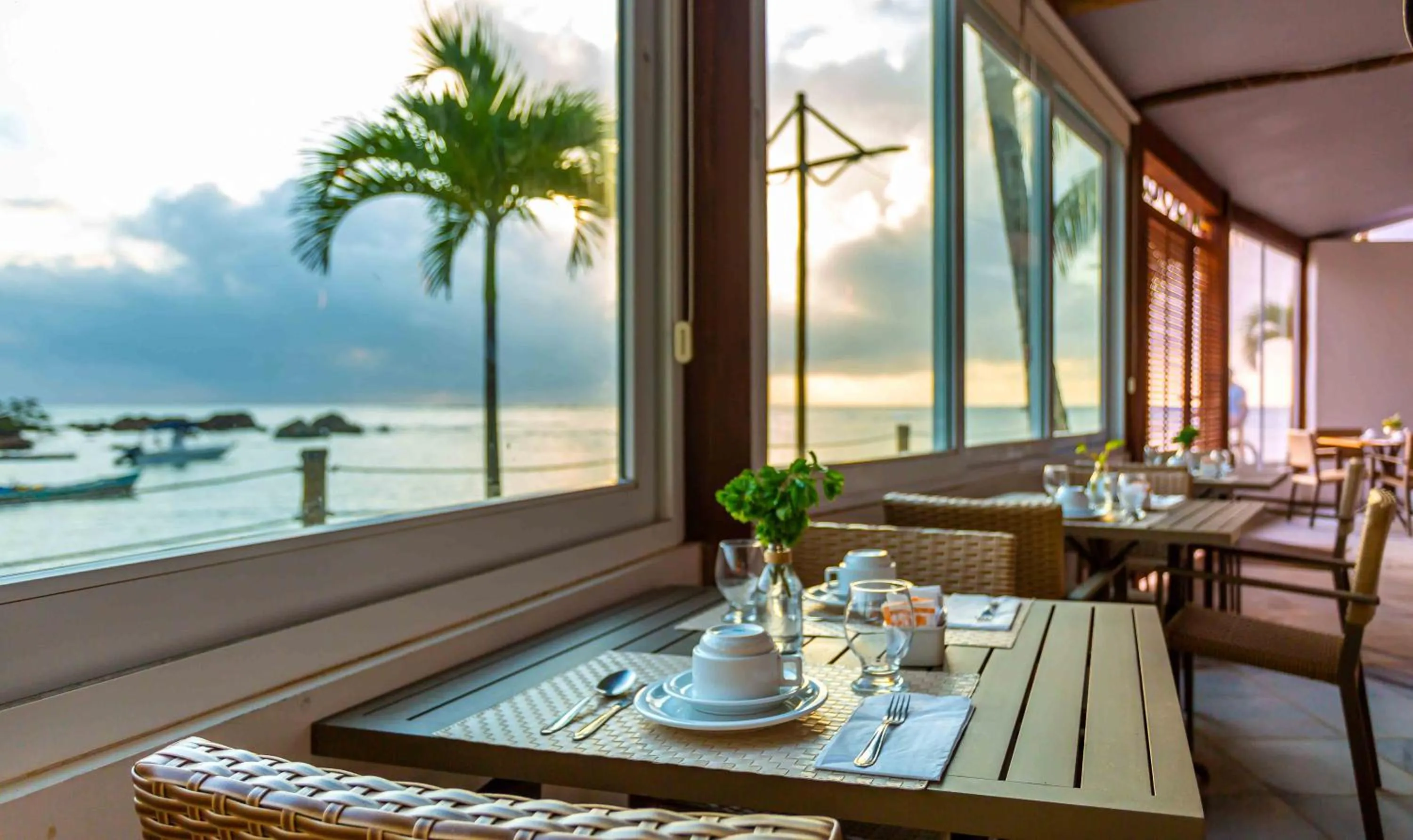 Breakfast in Aqua by Sambass