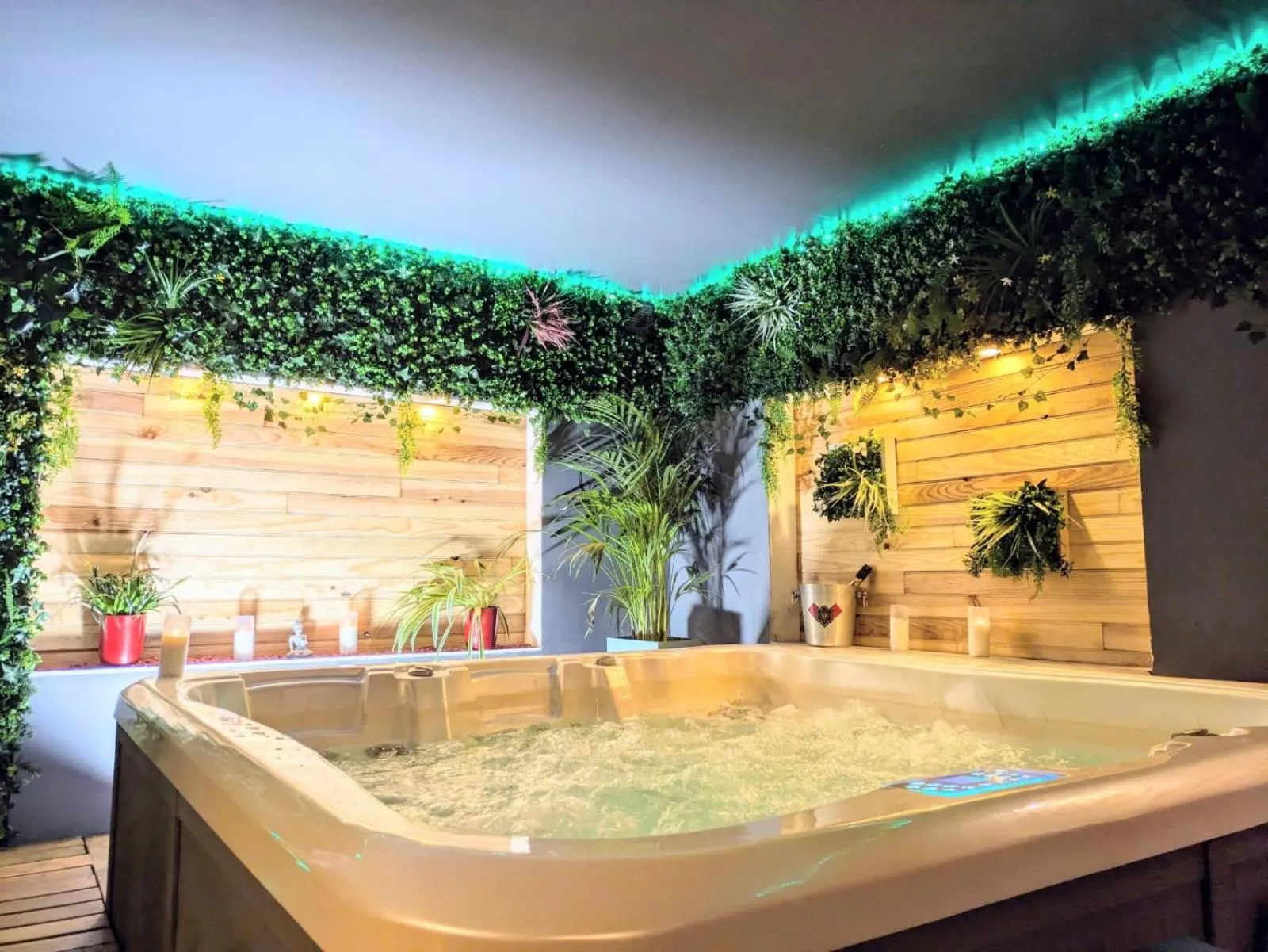 Two-Bedroom Apartment in L'alcôve du 510 - Spa - chambre romantique - sauna - salle de jeux
