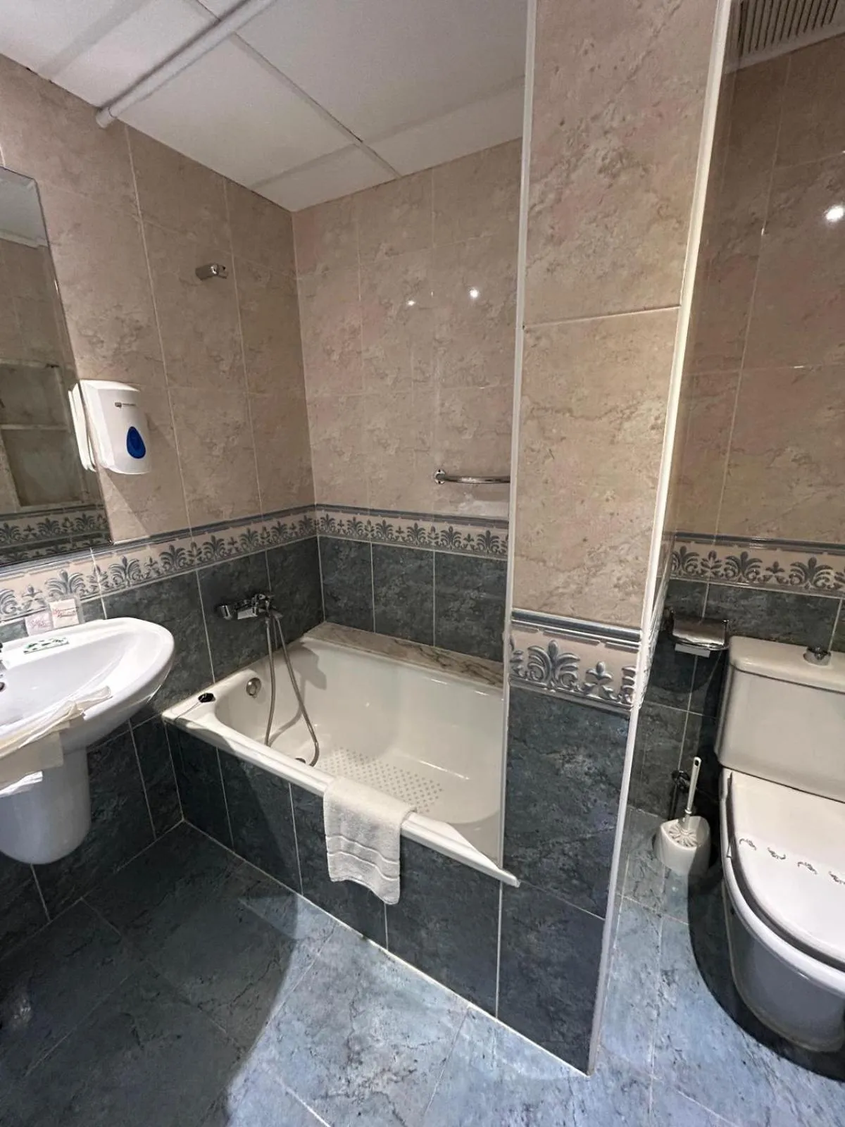 Bathroom in Hotel Apartamentos Solimar