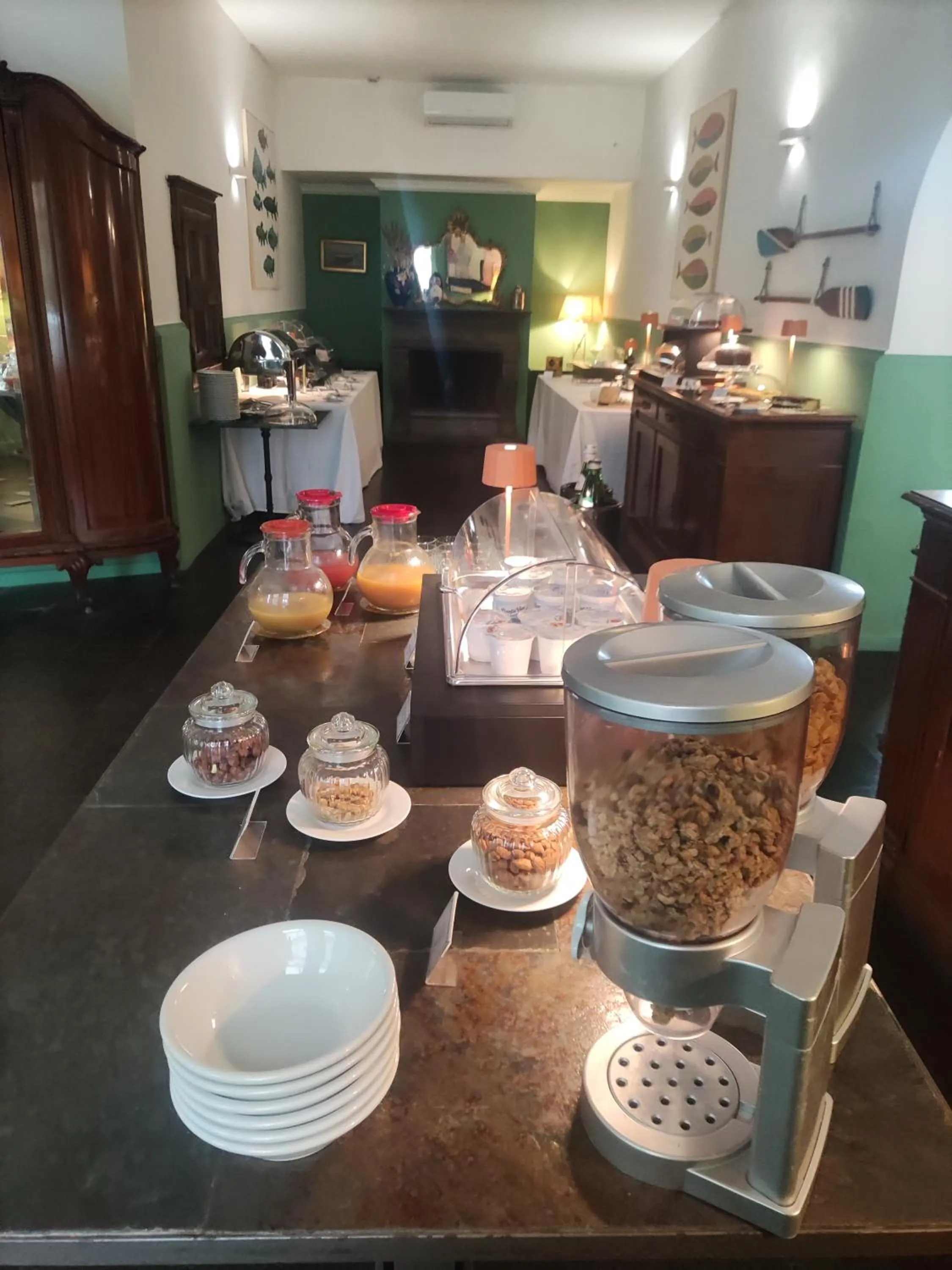 Restaurant/places to eat in Riva di Palo Beach Hotel