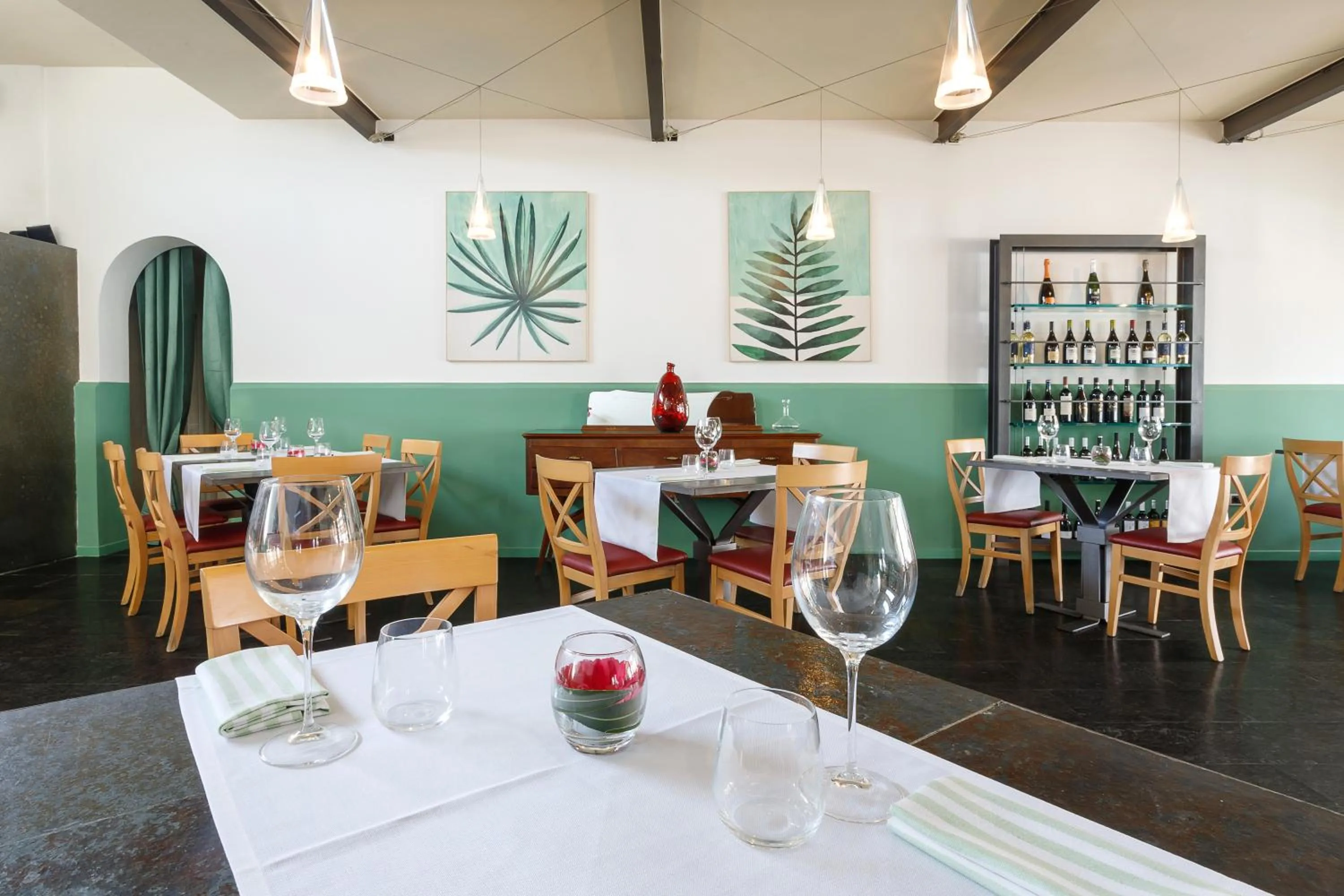 Restaurant/places to eat in Riva di Palo Beach Hotel