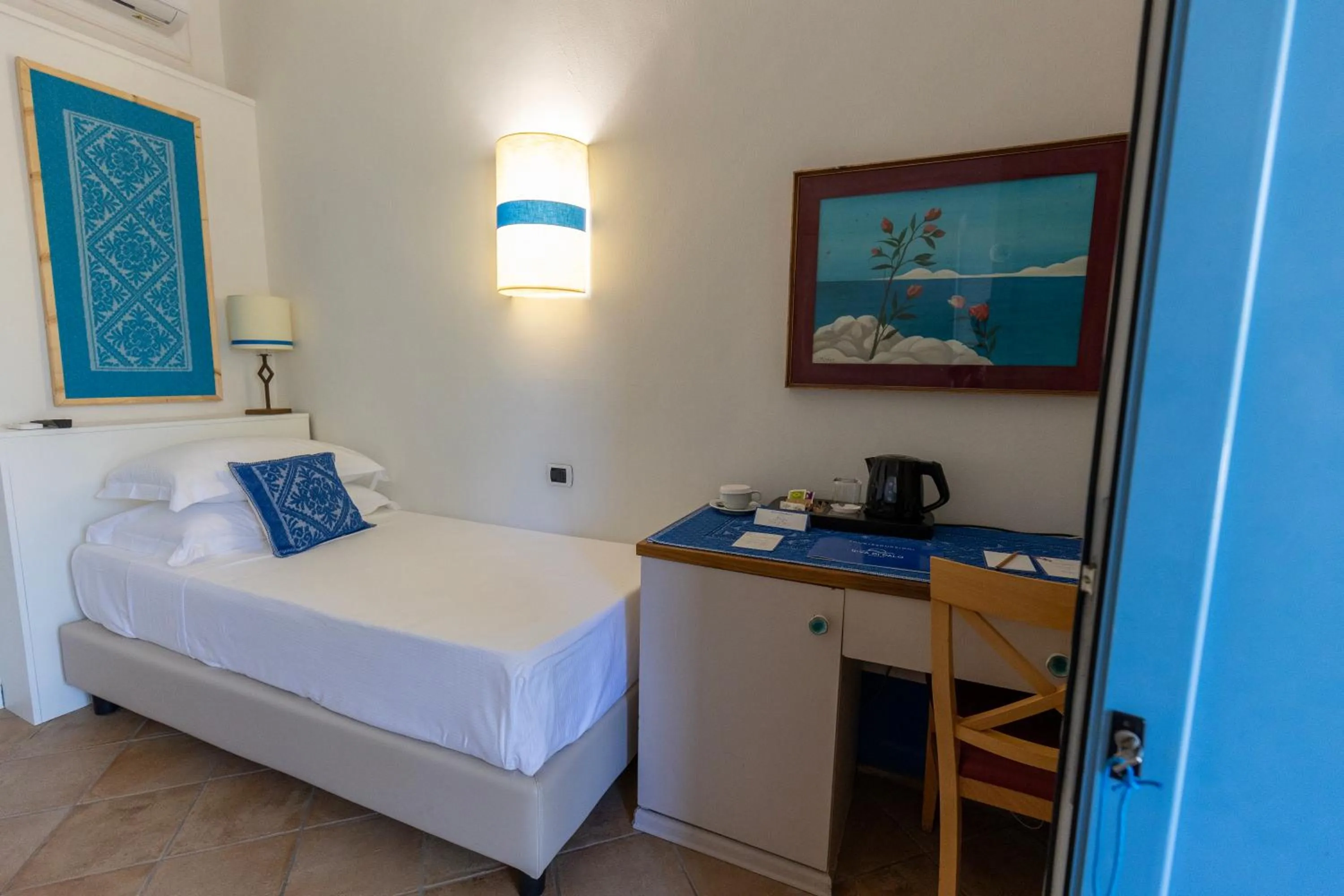 Bed in Riva di Palo Beach Hotel