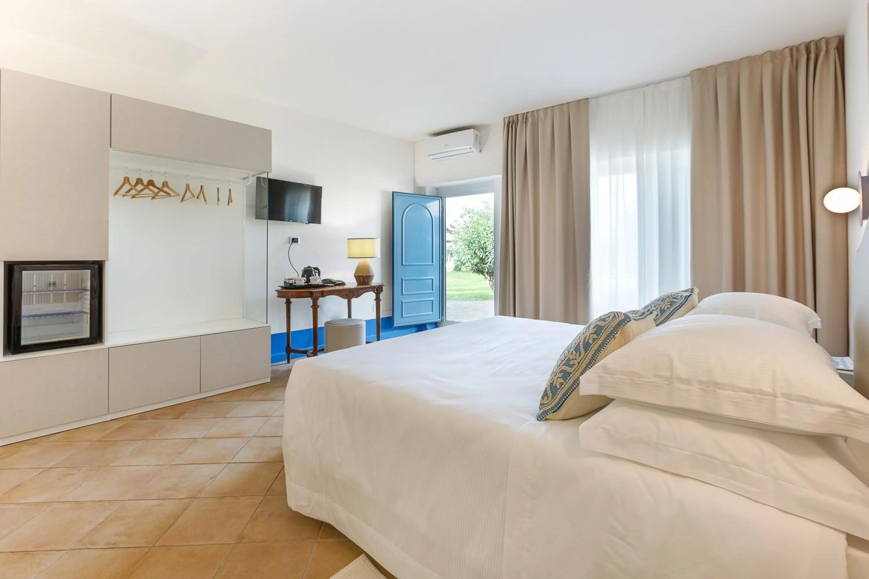 Bedroom, Bed in Riva di Palo Beach Hotel