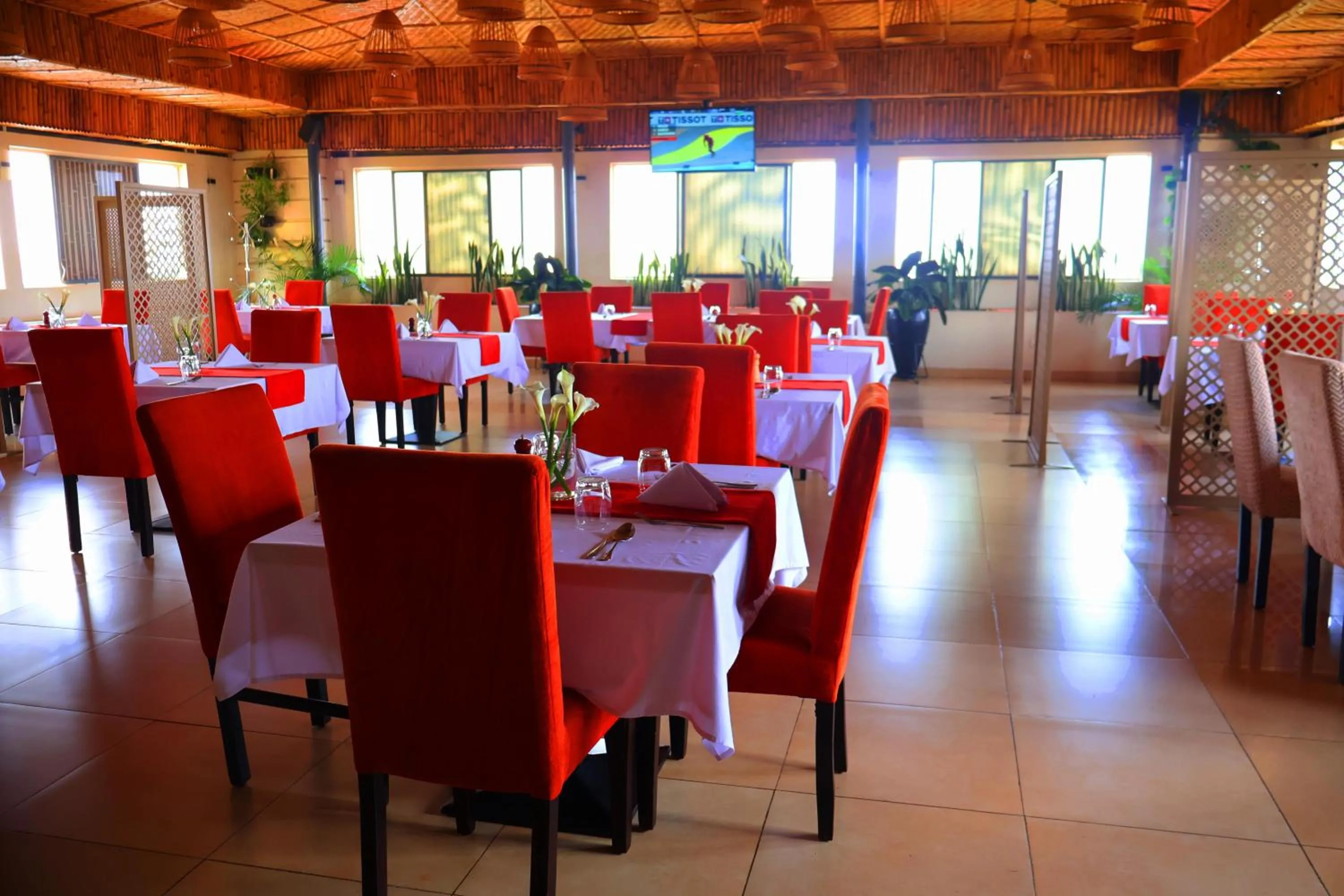 Restaurant/places to eat in Urban Park Suites Hotel