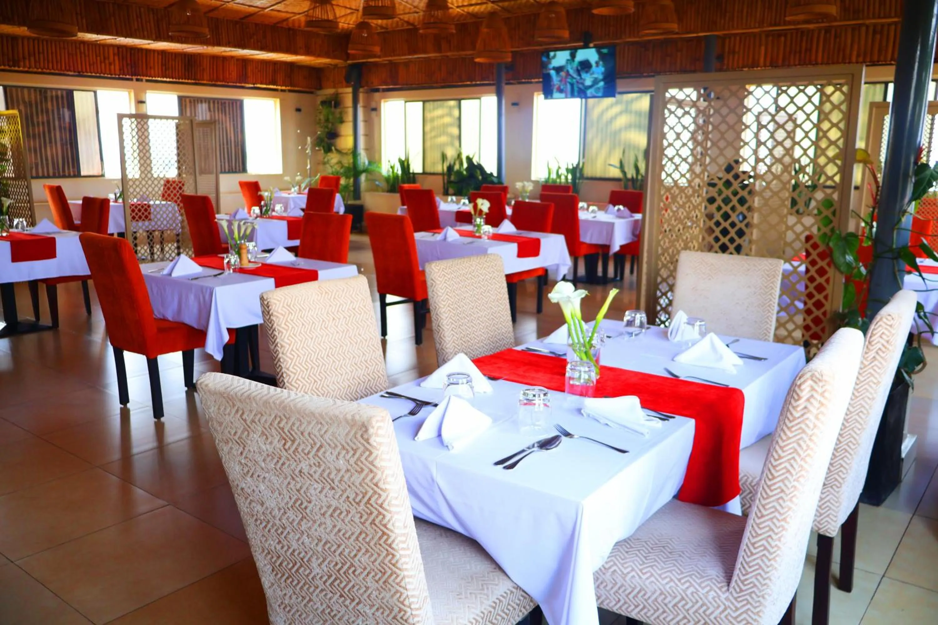 Restaurant/places to eat in Urban Park Suites Hotel