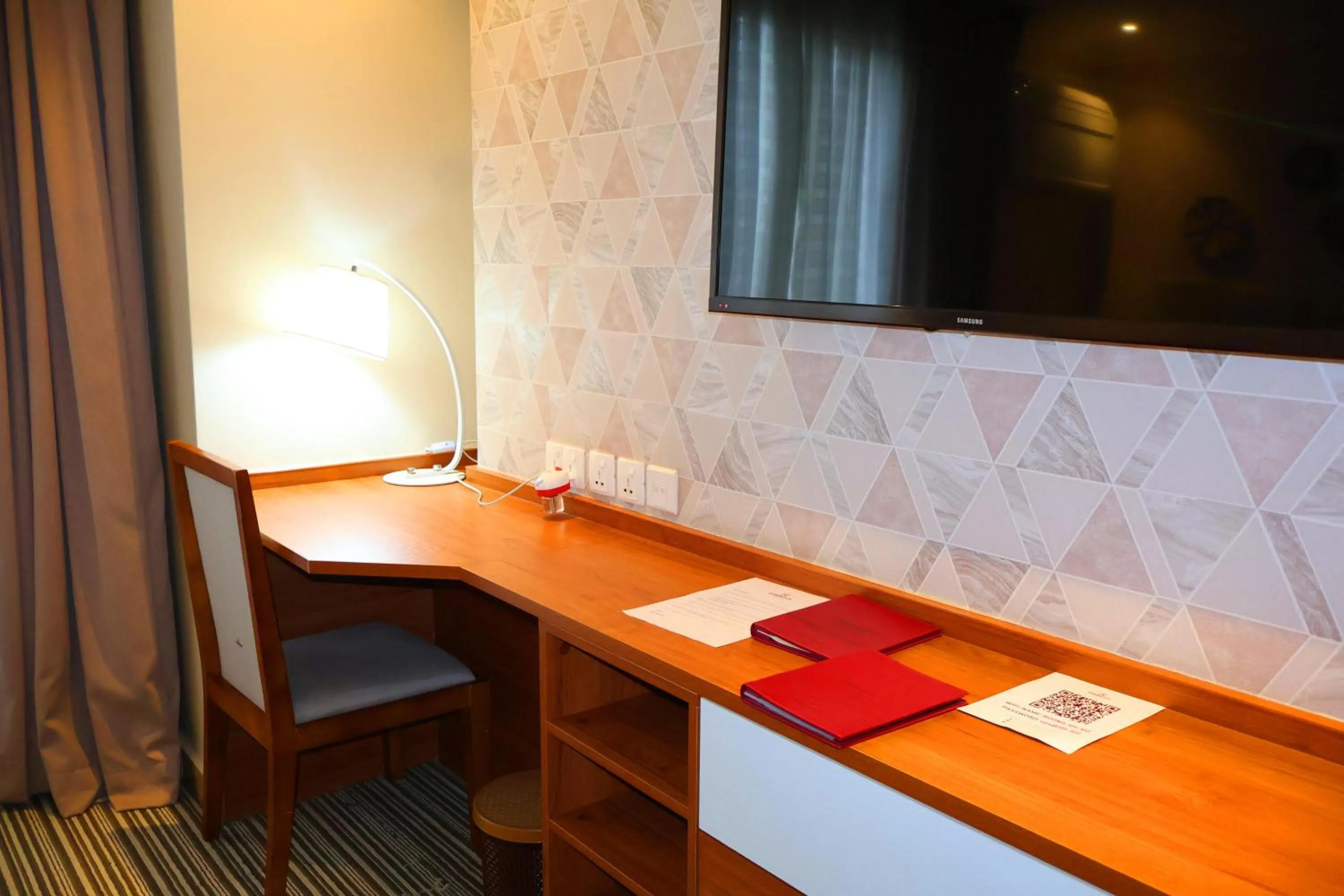 TV and multimedia in Urban Park Suites Hotel