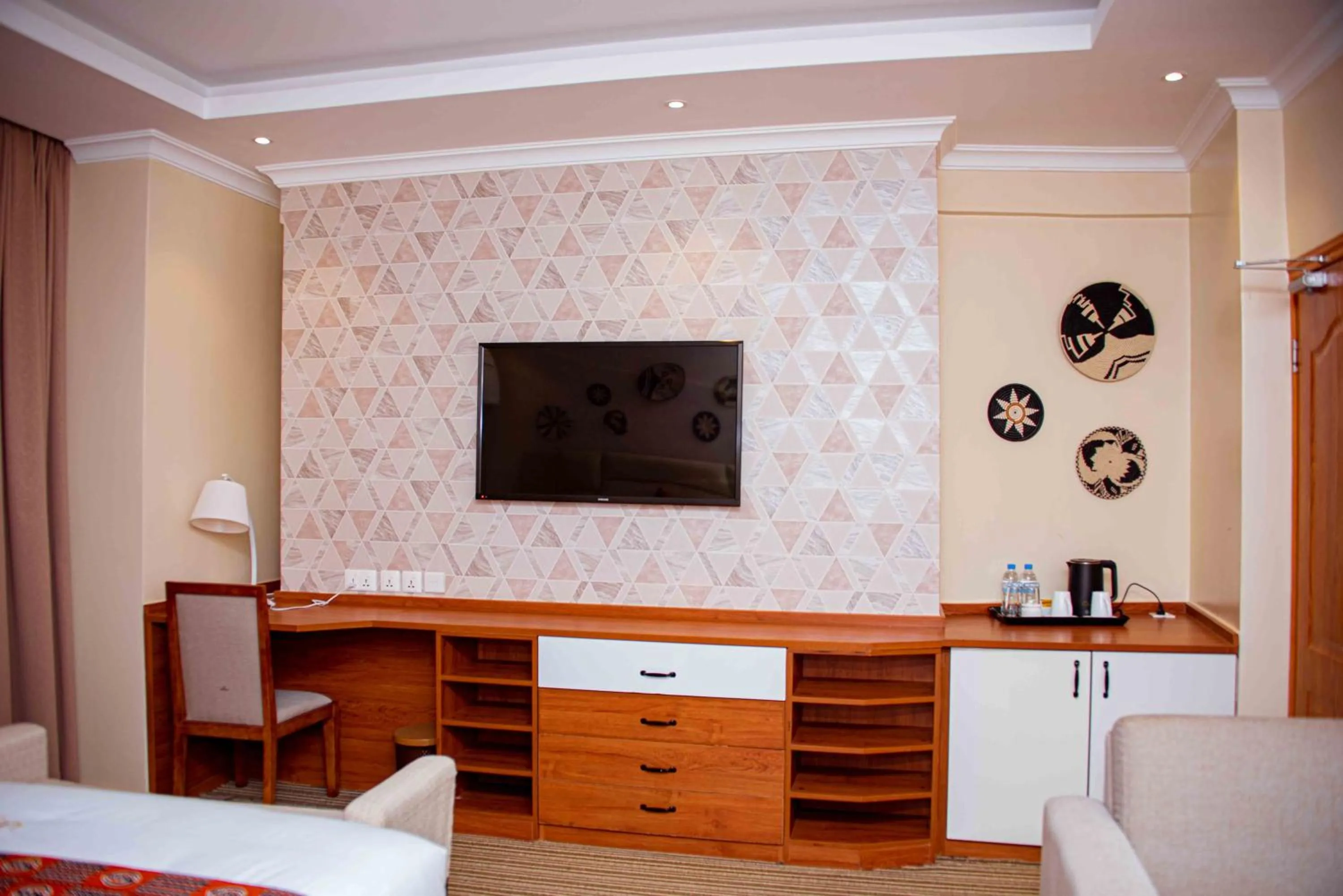 TV and multimedia in Urban Park Suites Hotel