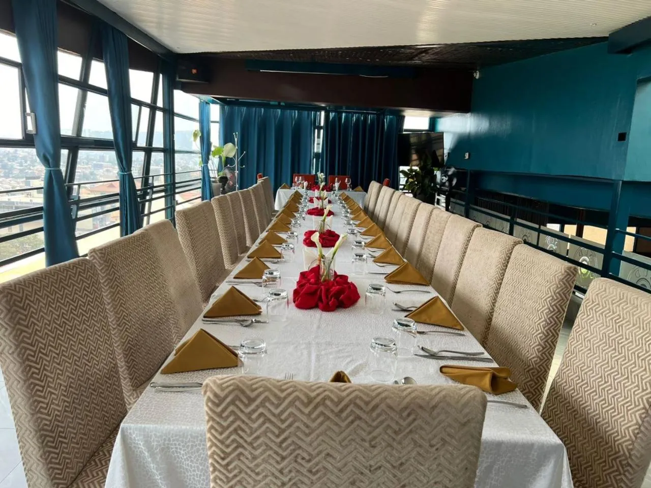 Dining area in Urban Park Suites Hotel