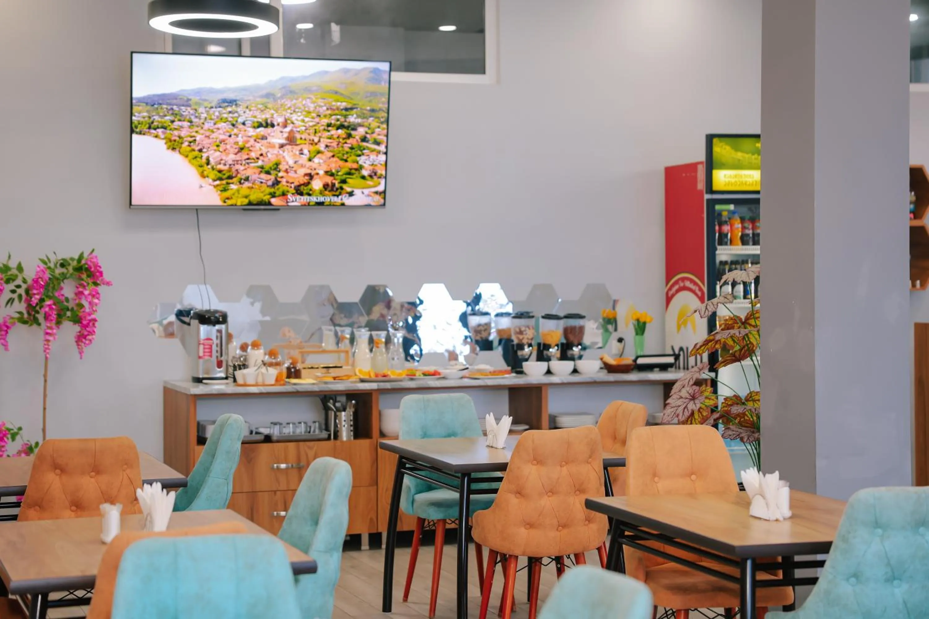 Restaurant/places to eat in Dandelion Hotel Gudauri