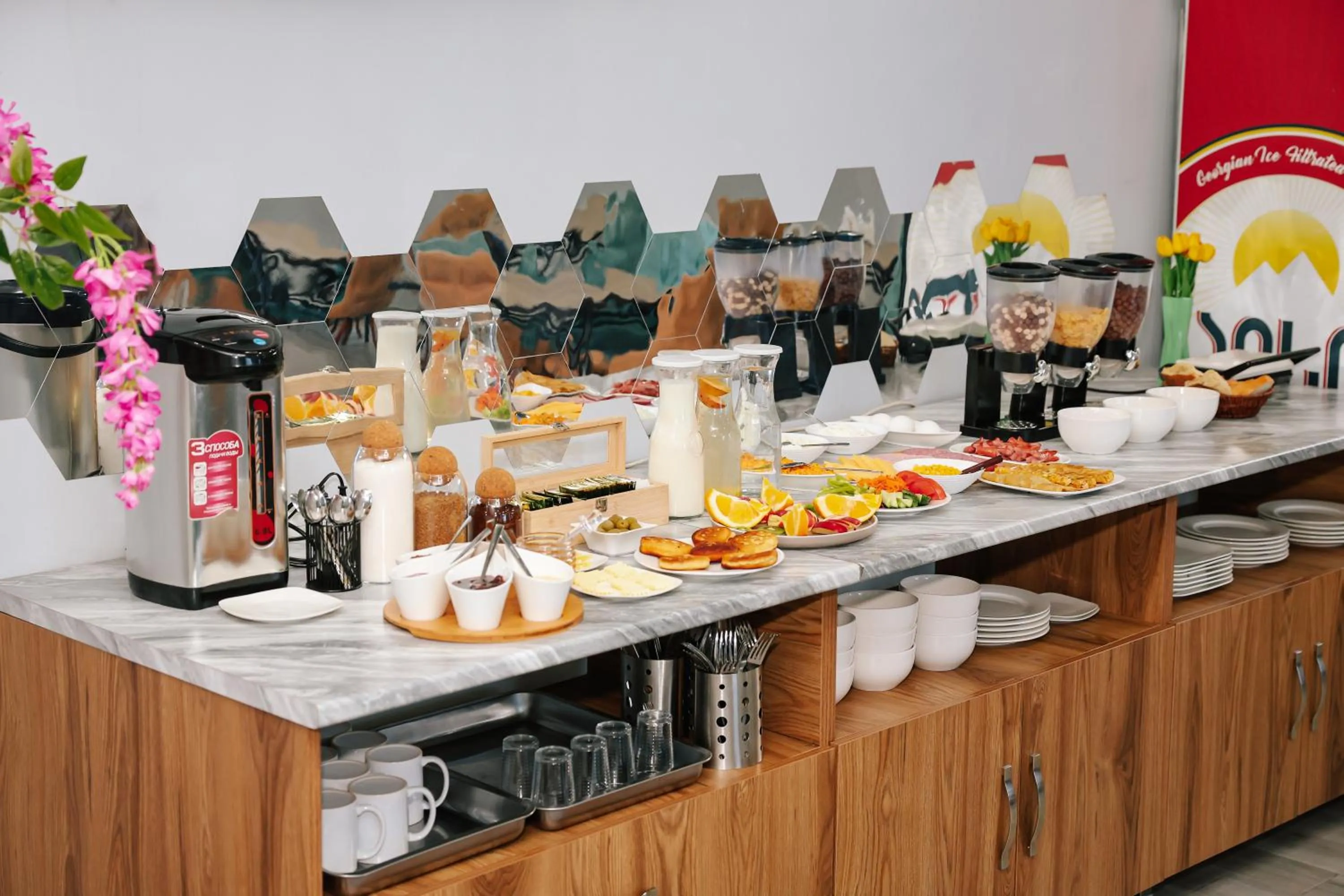 Restaurant/places to eat in Dandelion Hotel Gudauri