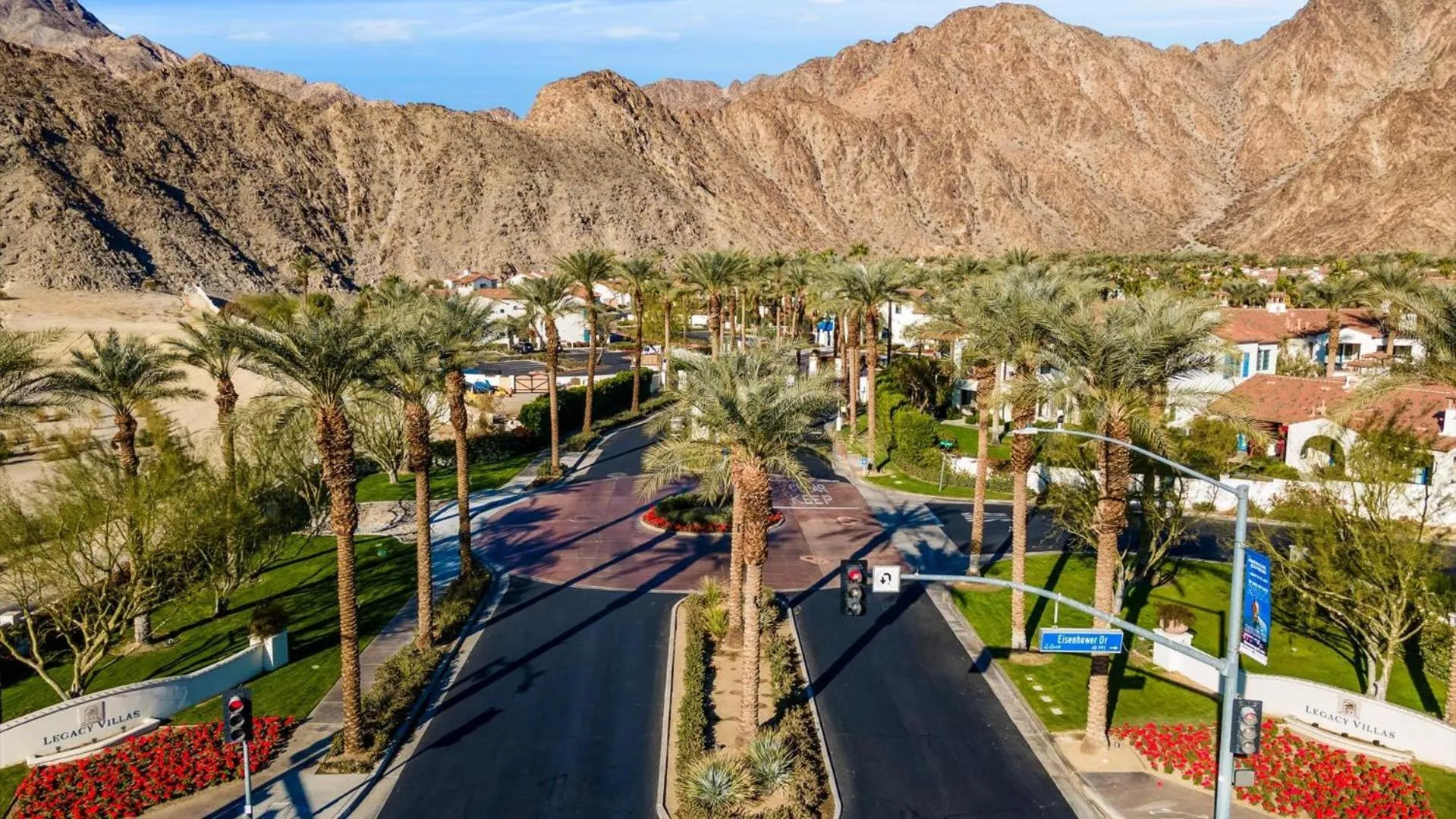 LV003 Upstairs LV Studio with a Fountain View