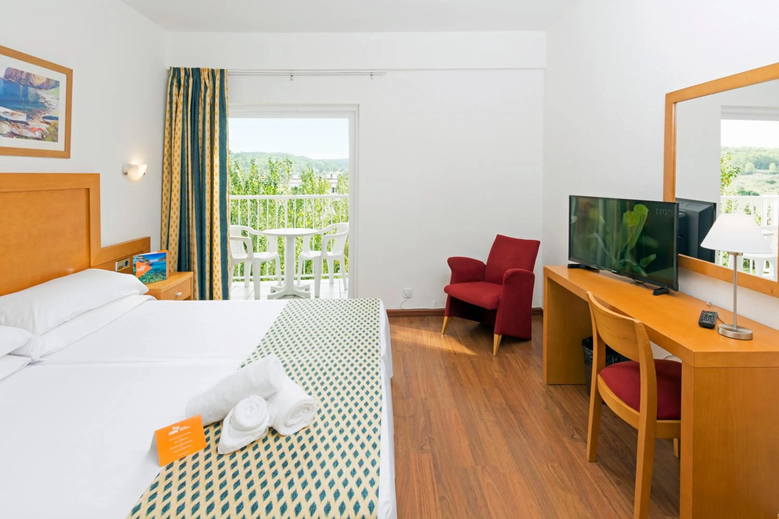 Photo of the whole room, Bed in HSM Don Juan