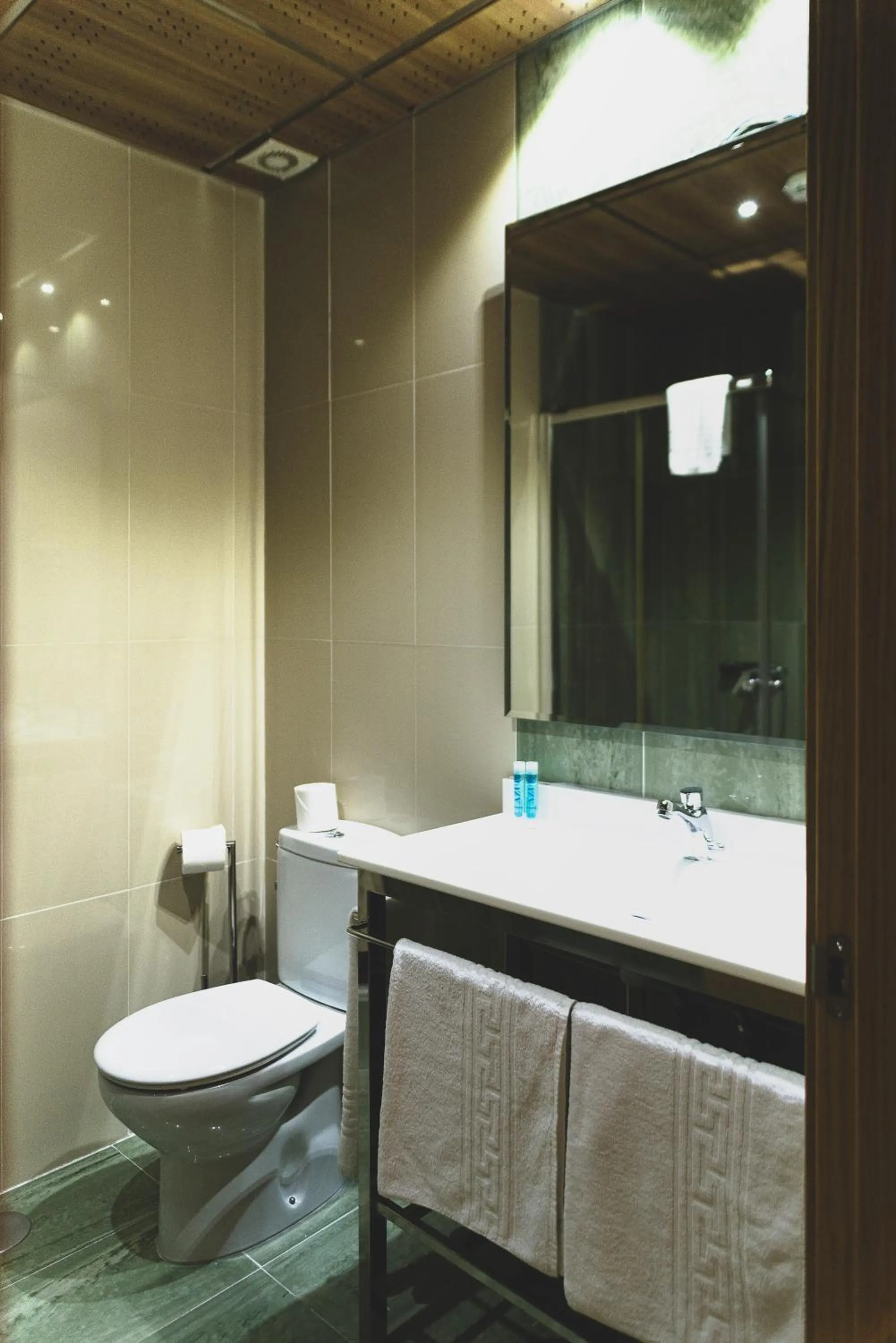 Bathroom in HOSTAL NOGUERAS 3
