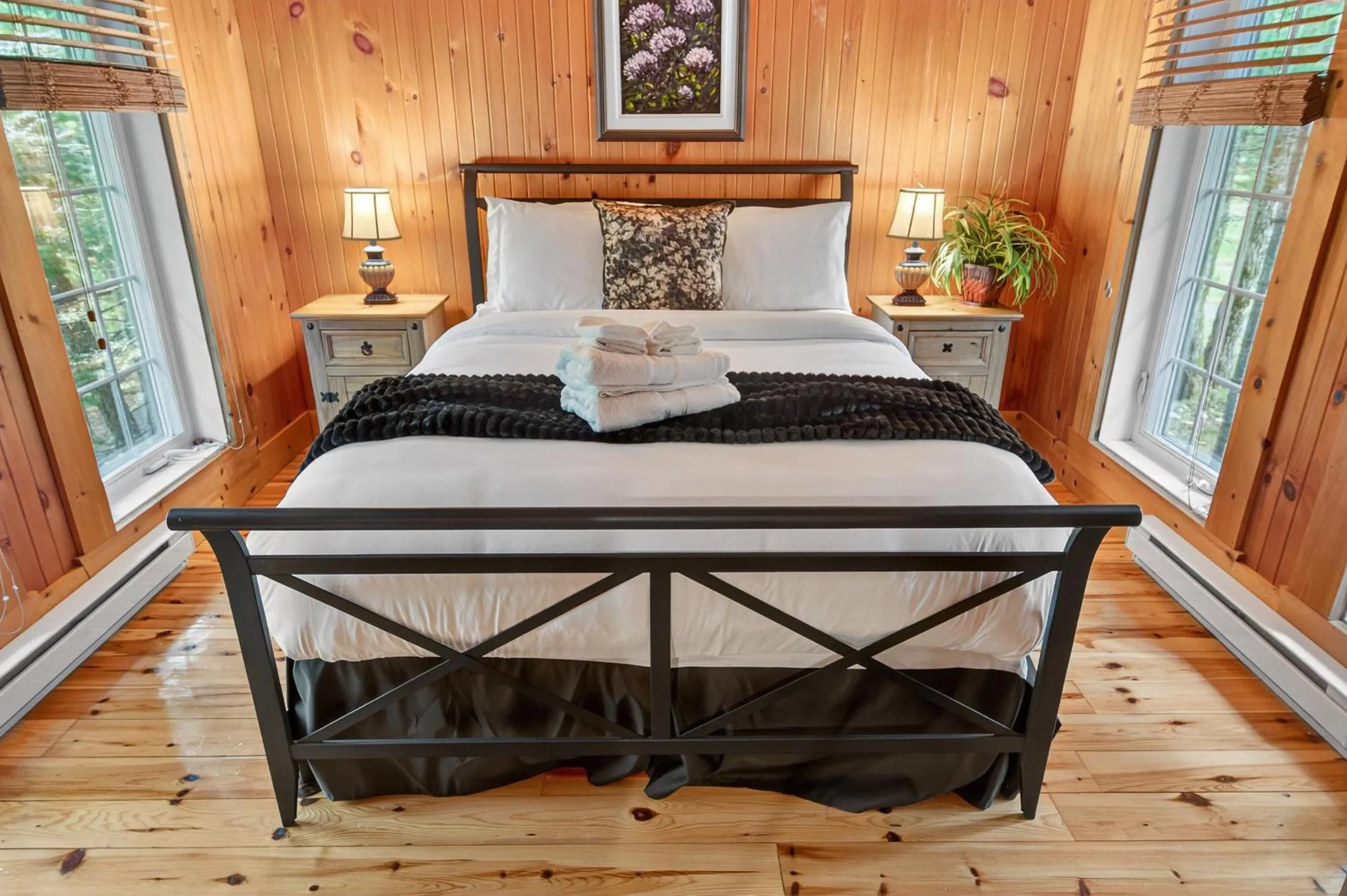 Bed in Domaine Rivière Sacacomie Chalets et Bed and Breakfast -Manoir Canergie