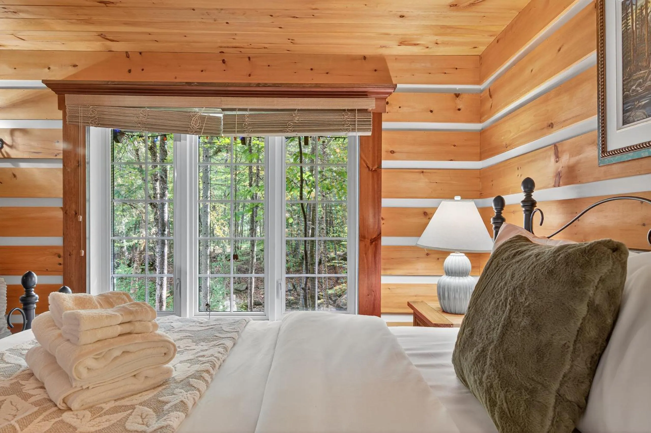 Bed in Domaine Rivière Sacacomie Chalets et Bed and Breakfast -Manoir Canergie