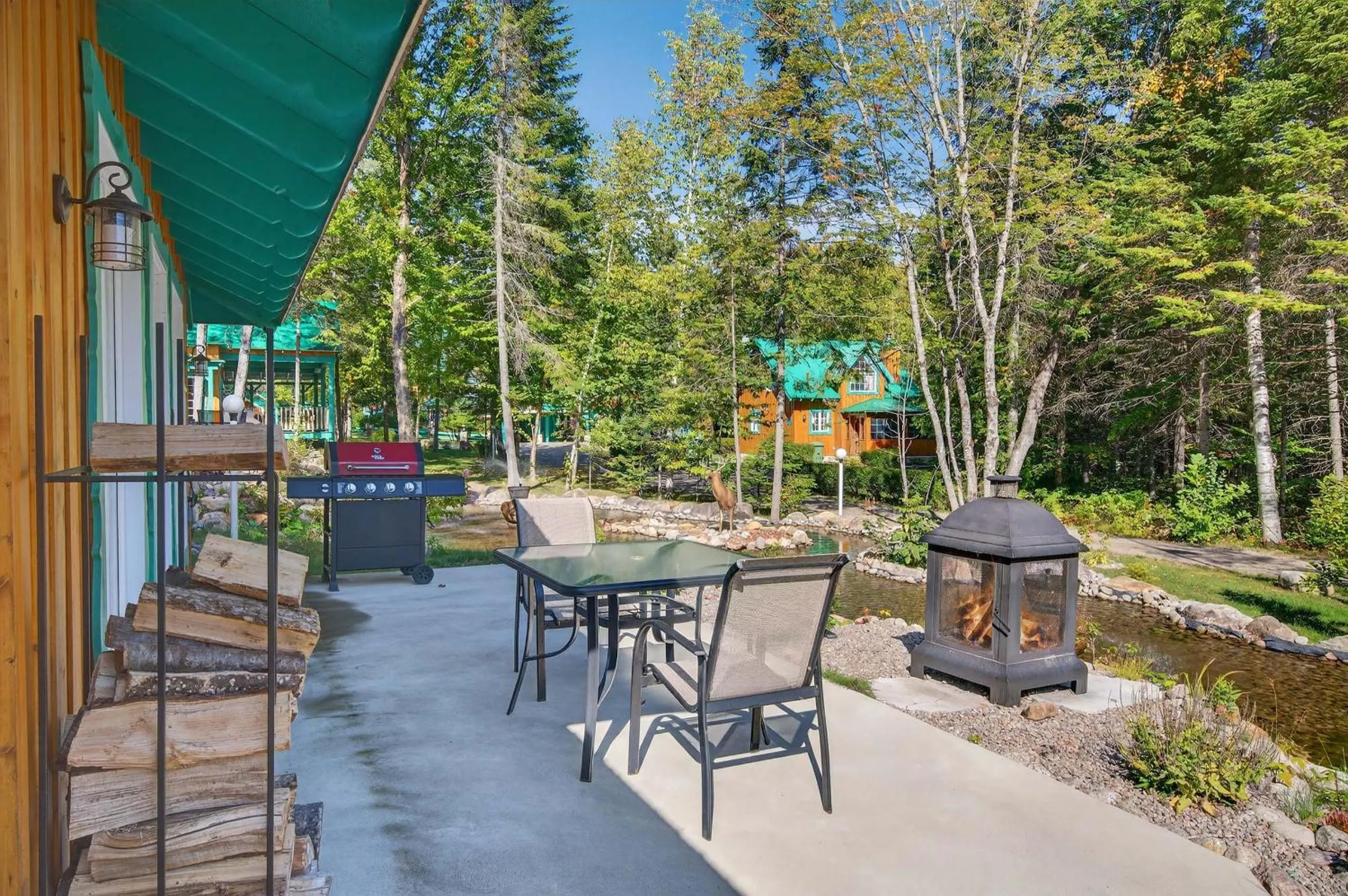 Domaine Rivière Sacacomie Chalets et Bed and Breakfast -Manoir Canergie