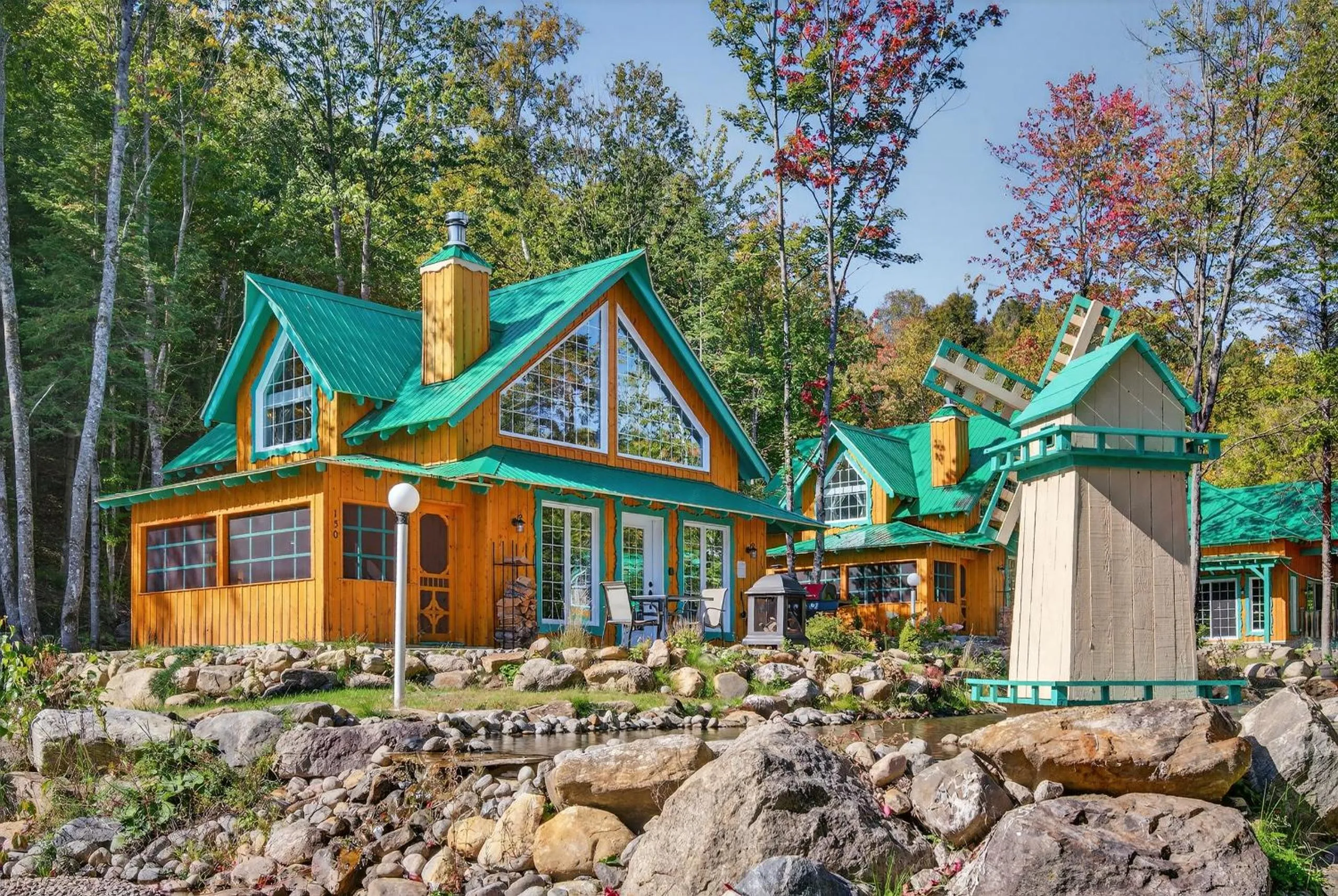 Domaine Rivière Sacacomie Chalets et Bed and Breakfast -Manoir Canergie