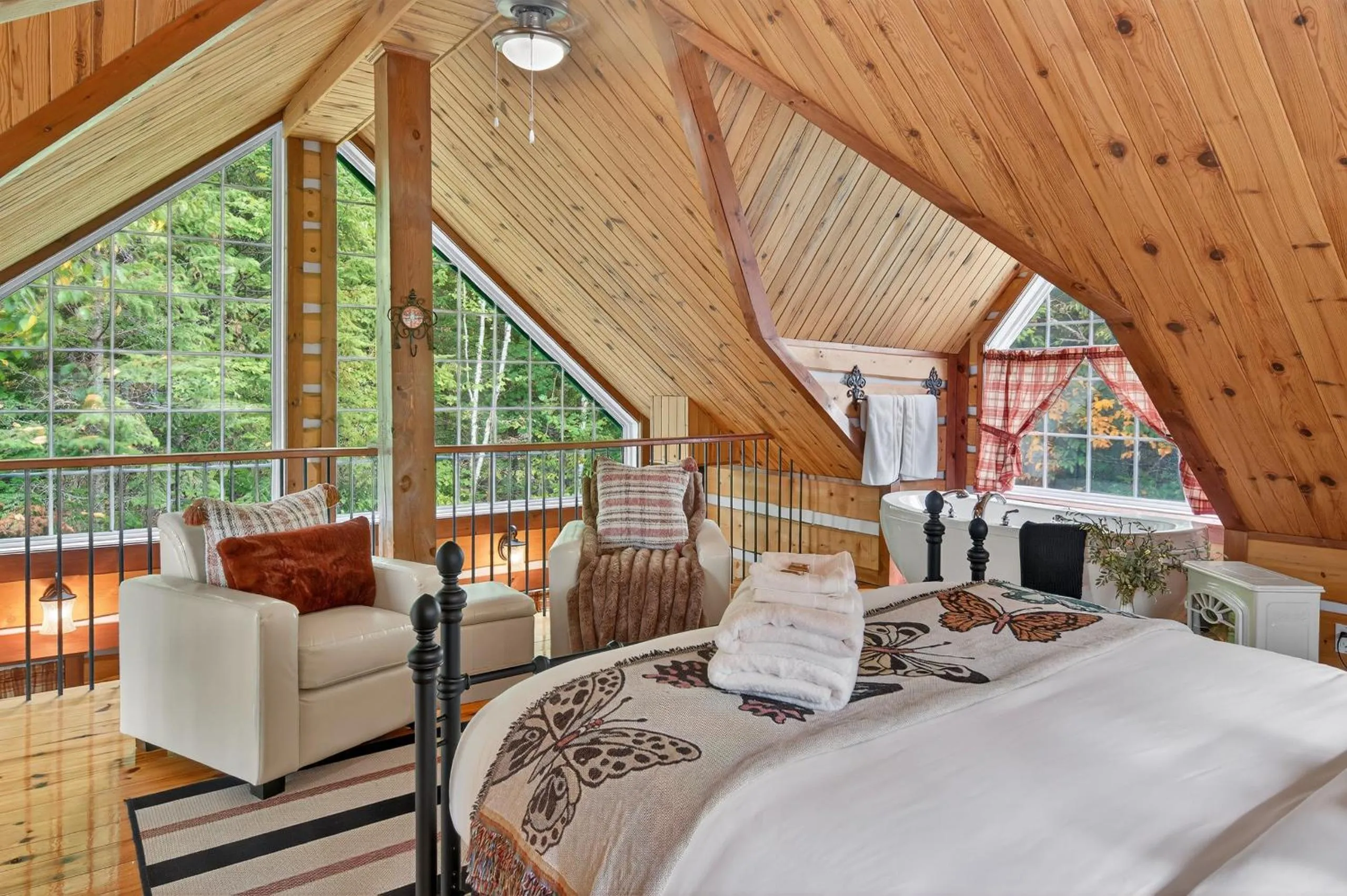 Bed in Domaine Rivière Sacacomie Chalets et Bed and Breakfast -Manoir Canergie