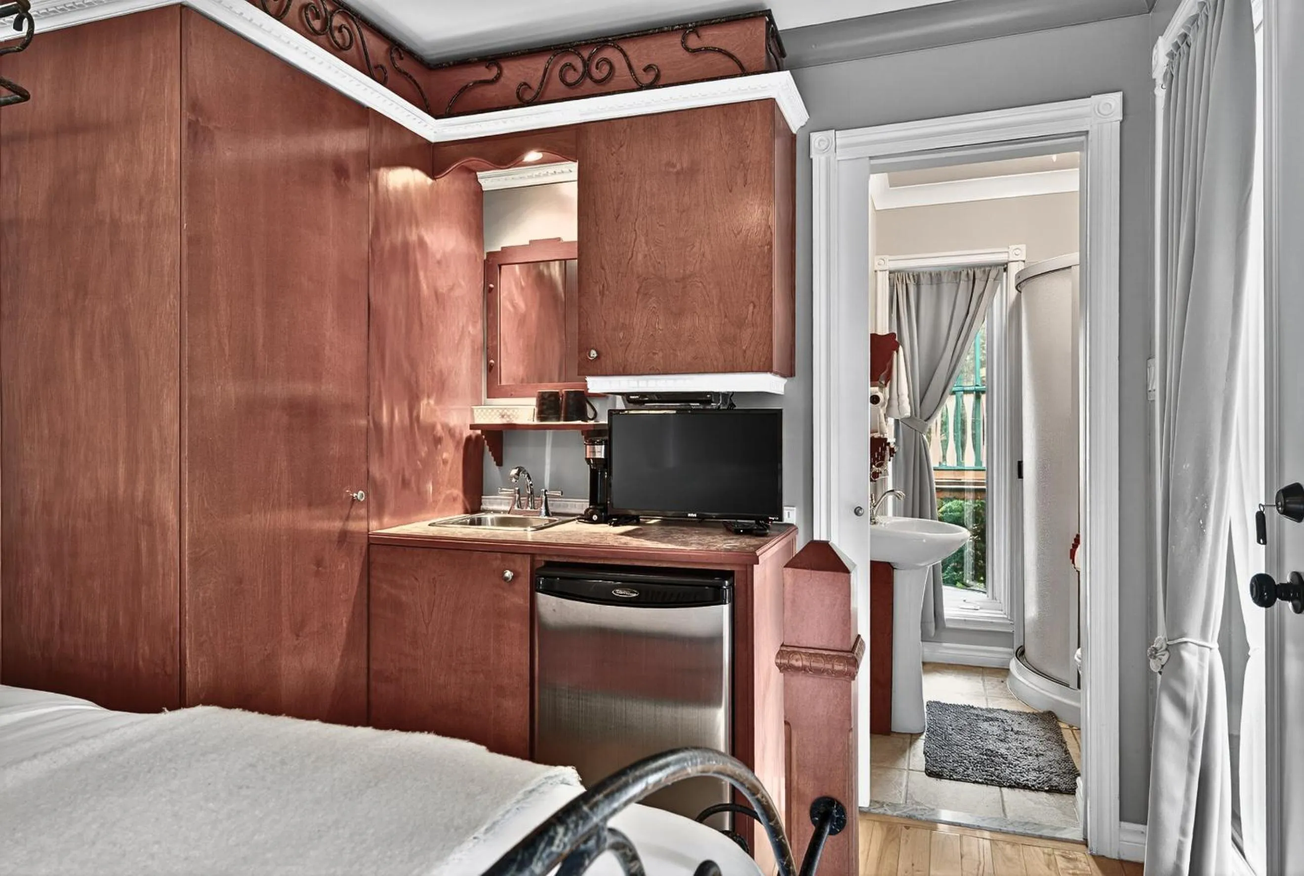 Domaine Rivière Sacacomie Chalets et Bed and Breakfast -Manoir Canergie