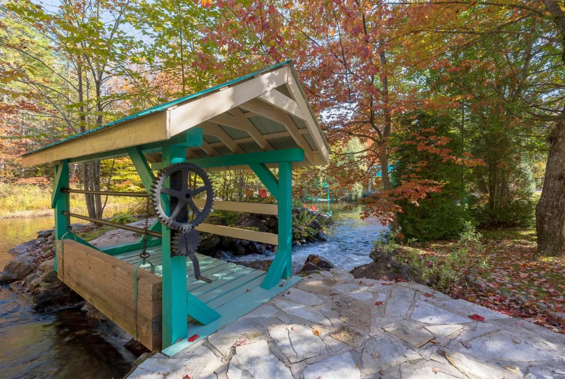 Domaine Rivière Sacacomie Chalets et Bed and Breakfast -Manoir Canergie