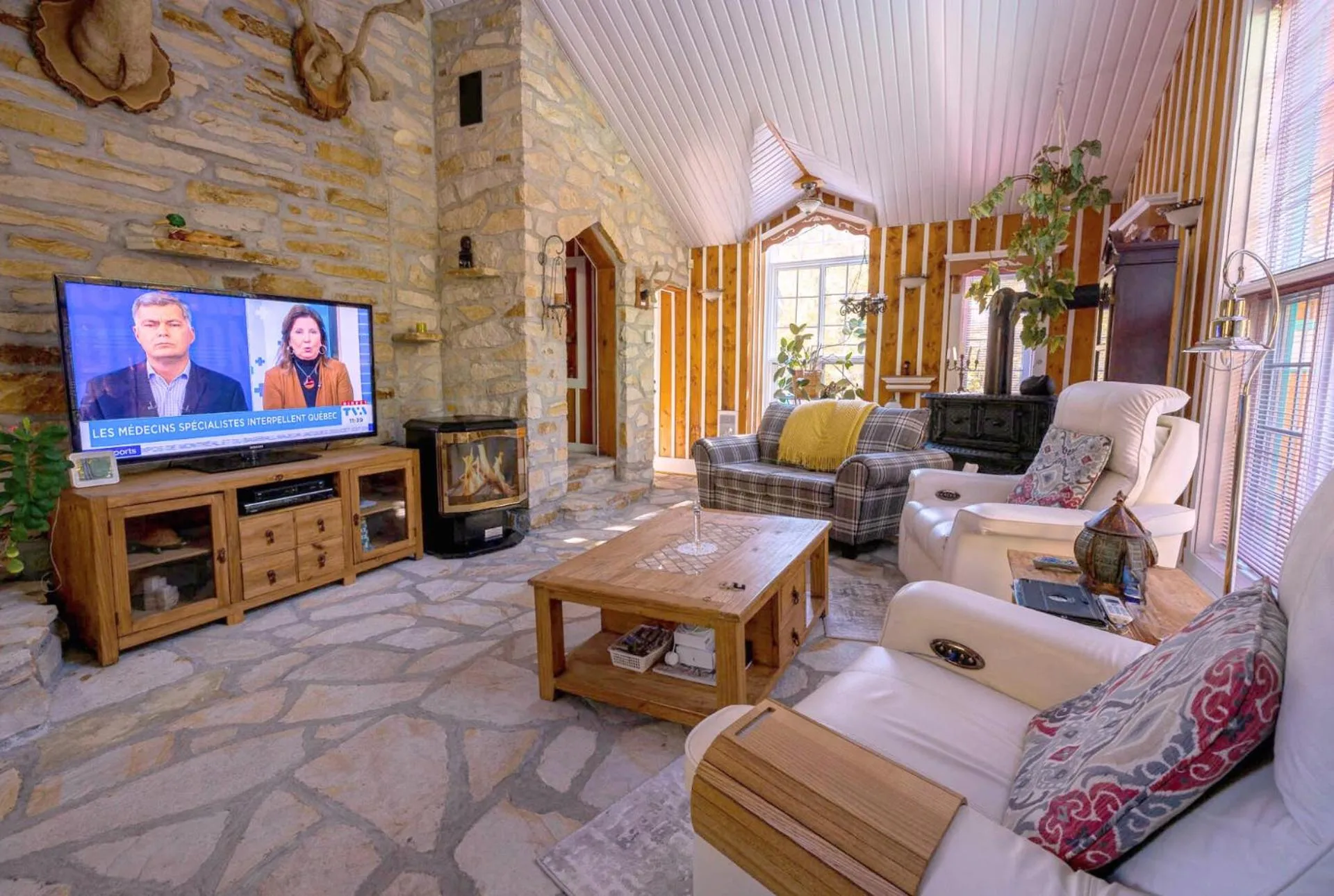 Domaine Rivière Sacacomie Chalets et Bed and Breakfast -Manoir Canergie