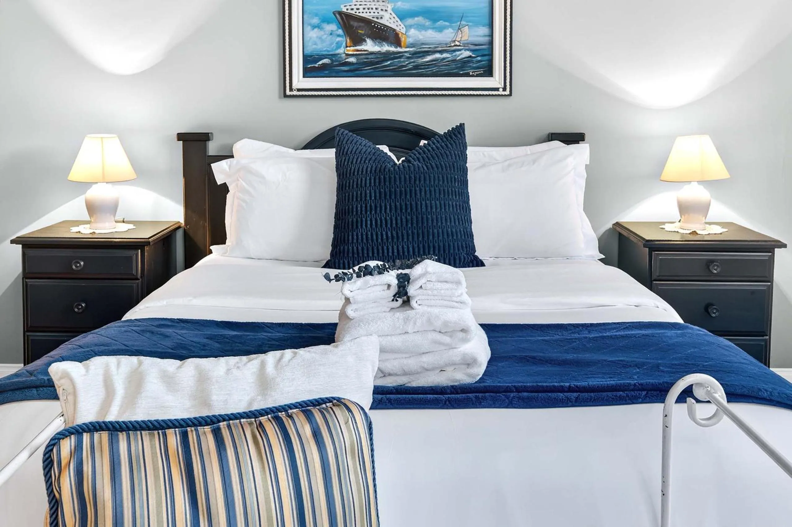 Bed in Domaine Rivière Sacacomie Chalets et Bed and Breakfast -Manoir Canergie