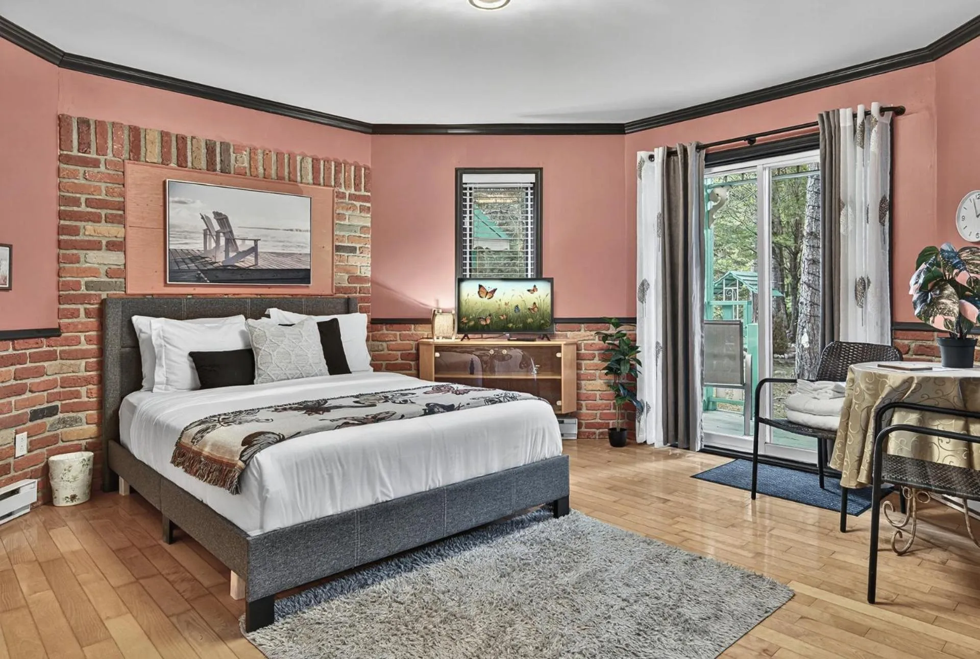 Bed in Domaine Rivière Sacacomie Chalets et Bed and Breakfast -Manoir Canergie