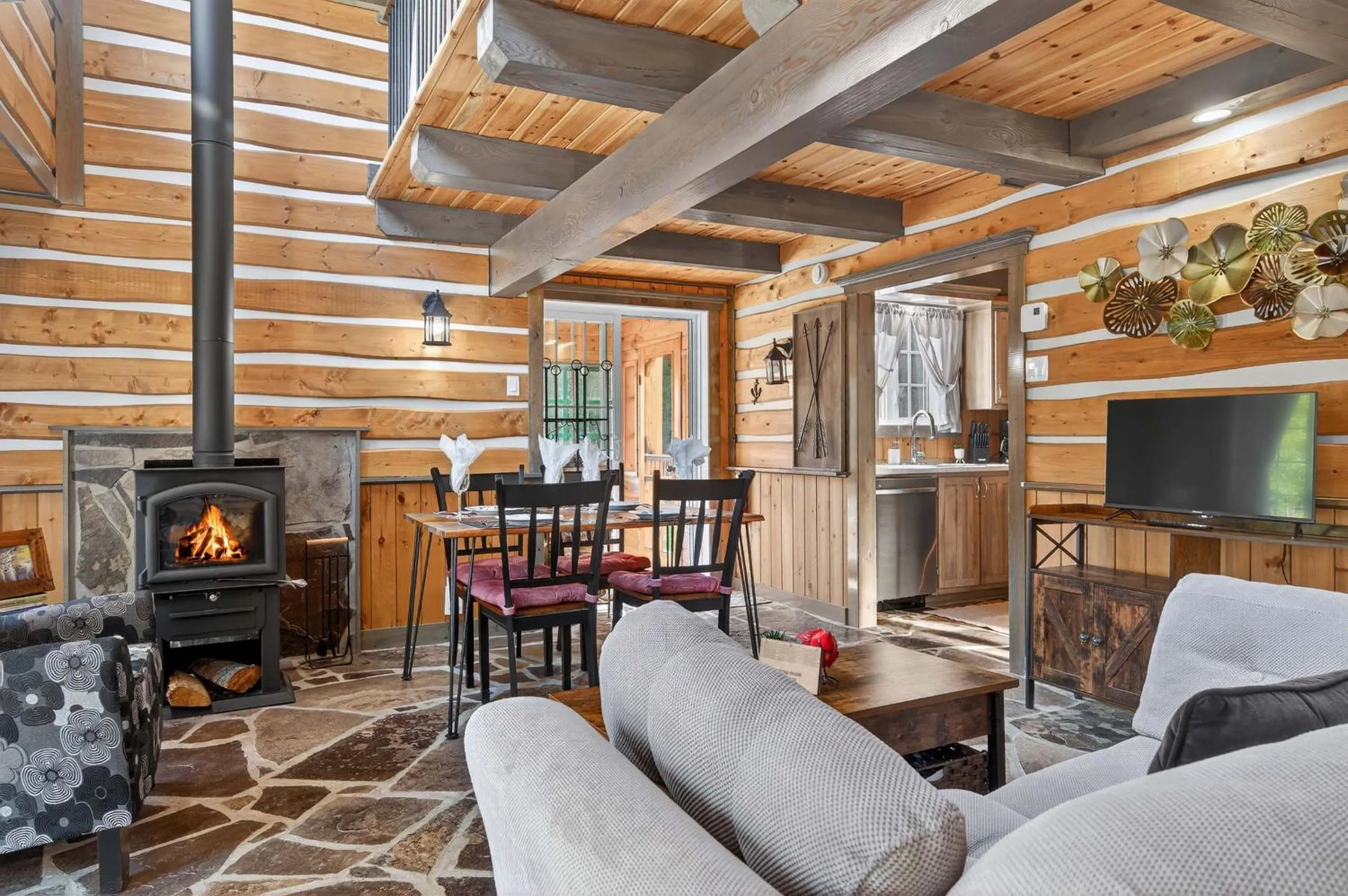 Domaine Rivière Sacacomie Chalets et Bed and Breakfast -Manoir Canergie