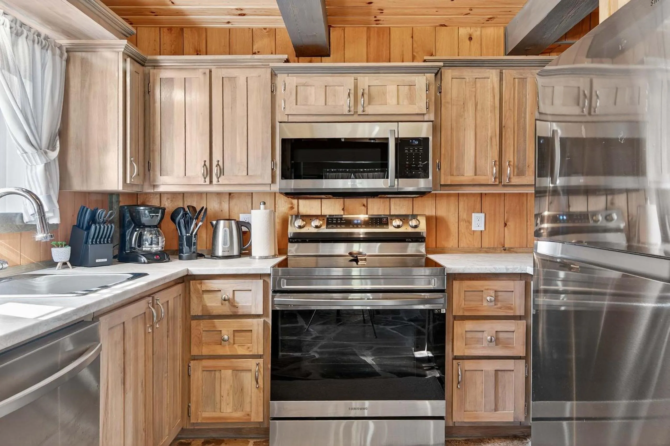 Domaine Rivière Sacacomie Chalets et Bed and Breakfast -Manoir Canergie