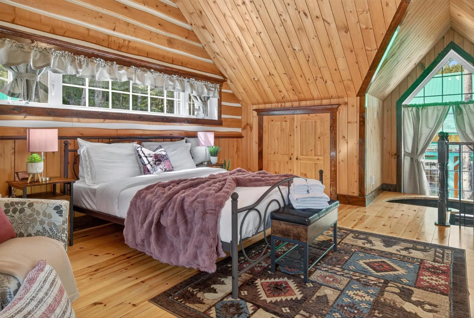 Bed in Domaine Rivière Sacacomie Chalets et Bed and Breakfast -Manoir Canergie