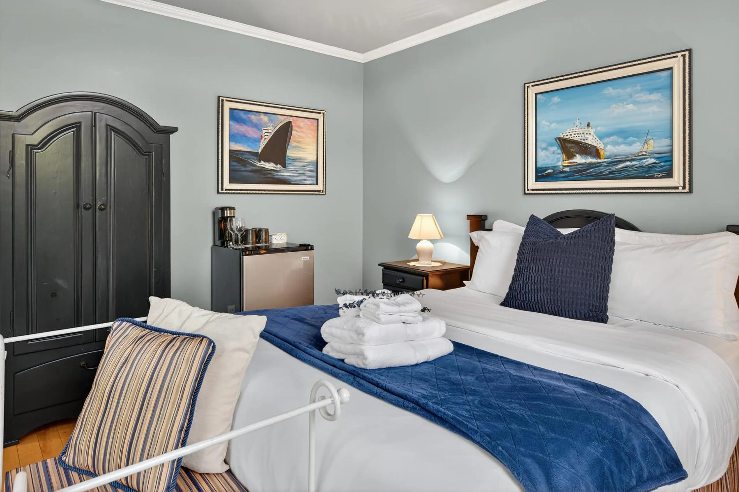 Bed in Domaine Rivière Sacacomie Chalets et Bed and Breakfast -Manoir Canergie