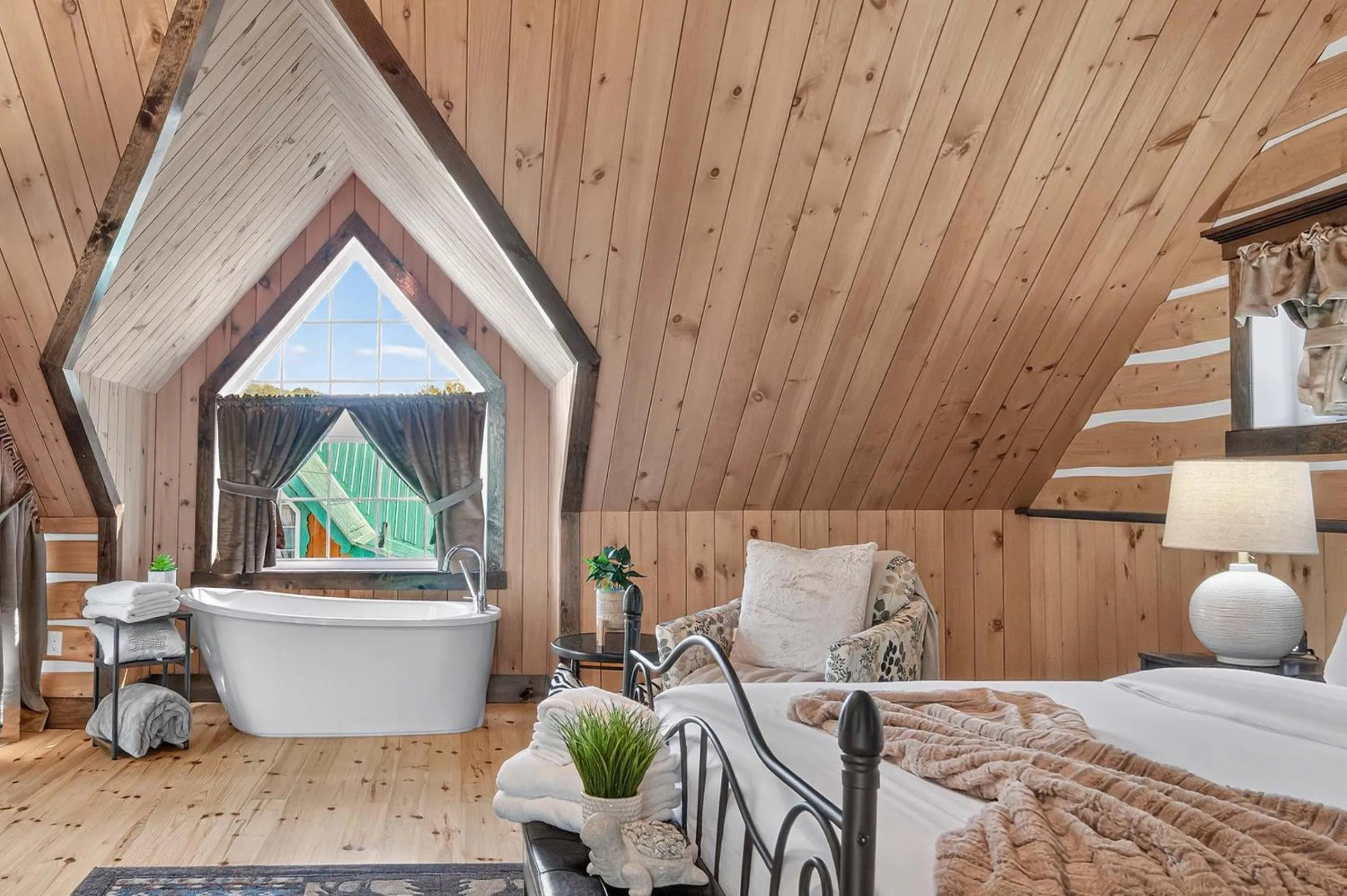 Bed in Domaine Rivière Sacacomie Chalets et Bed and Breakfast -Manoir Canergie