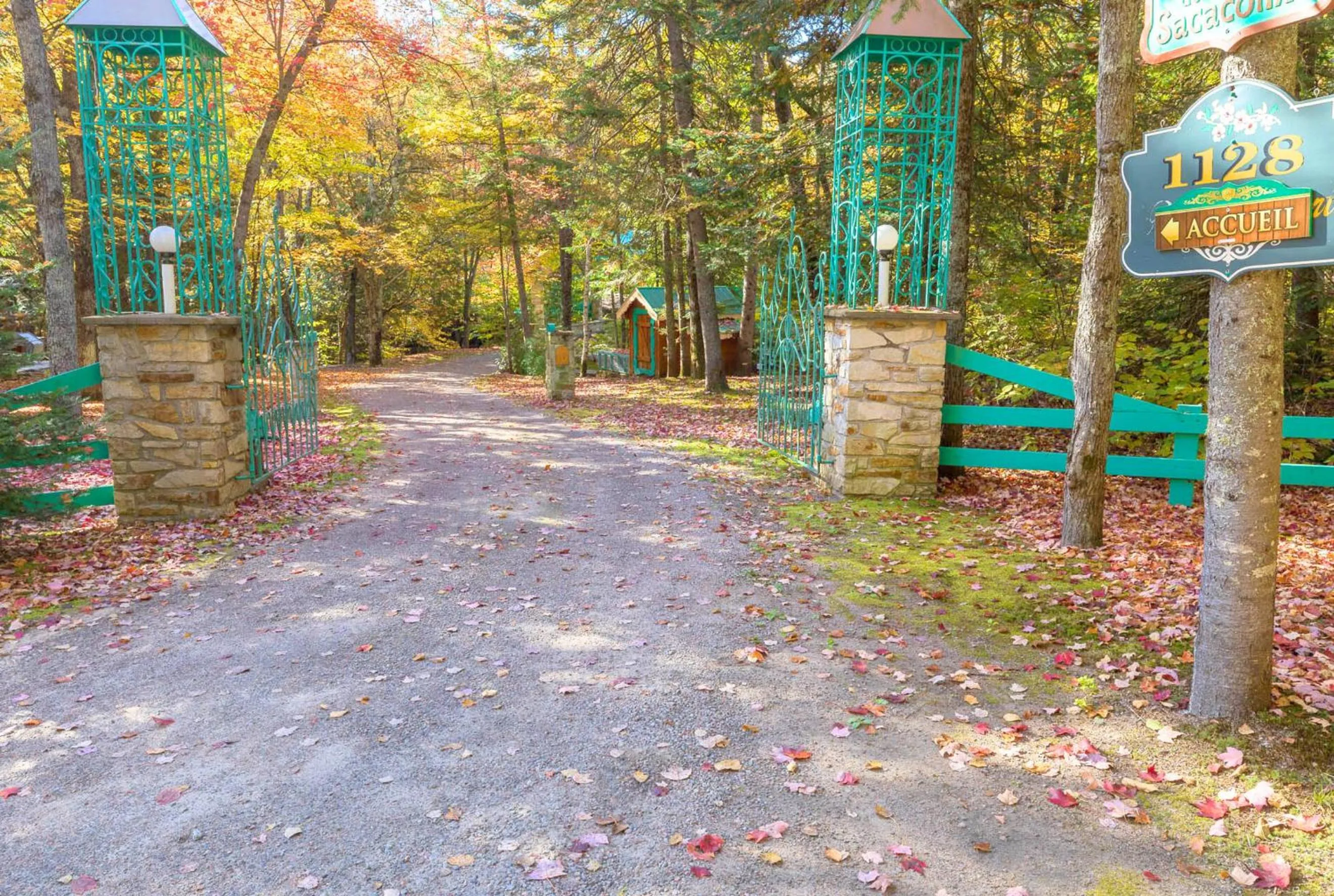 Domaine Rivière Sacacomie Chalets et Bed and Breakfast -Manoir Canergie