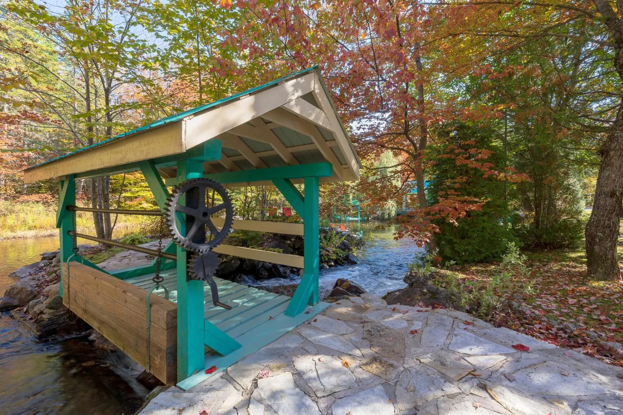 Domaine Rivière Sacacomie Chalets et Bed and Breakfast -Manoir Canergie