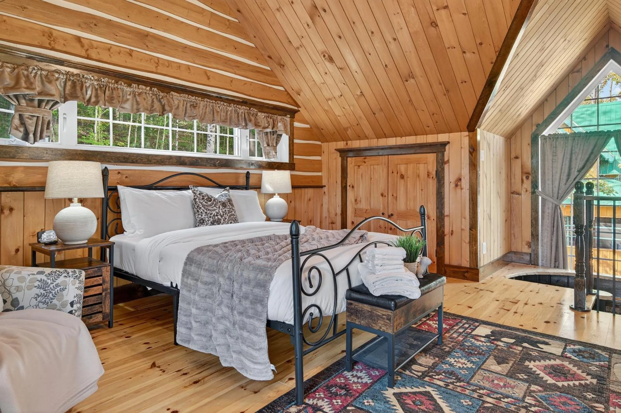 Bed in Domaine Rivière Sacacomie Chalets et Bed and Breakfast -Manoir Canergie