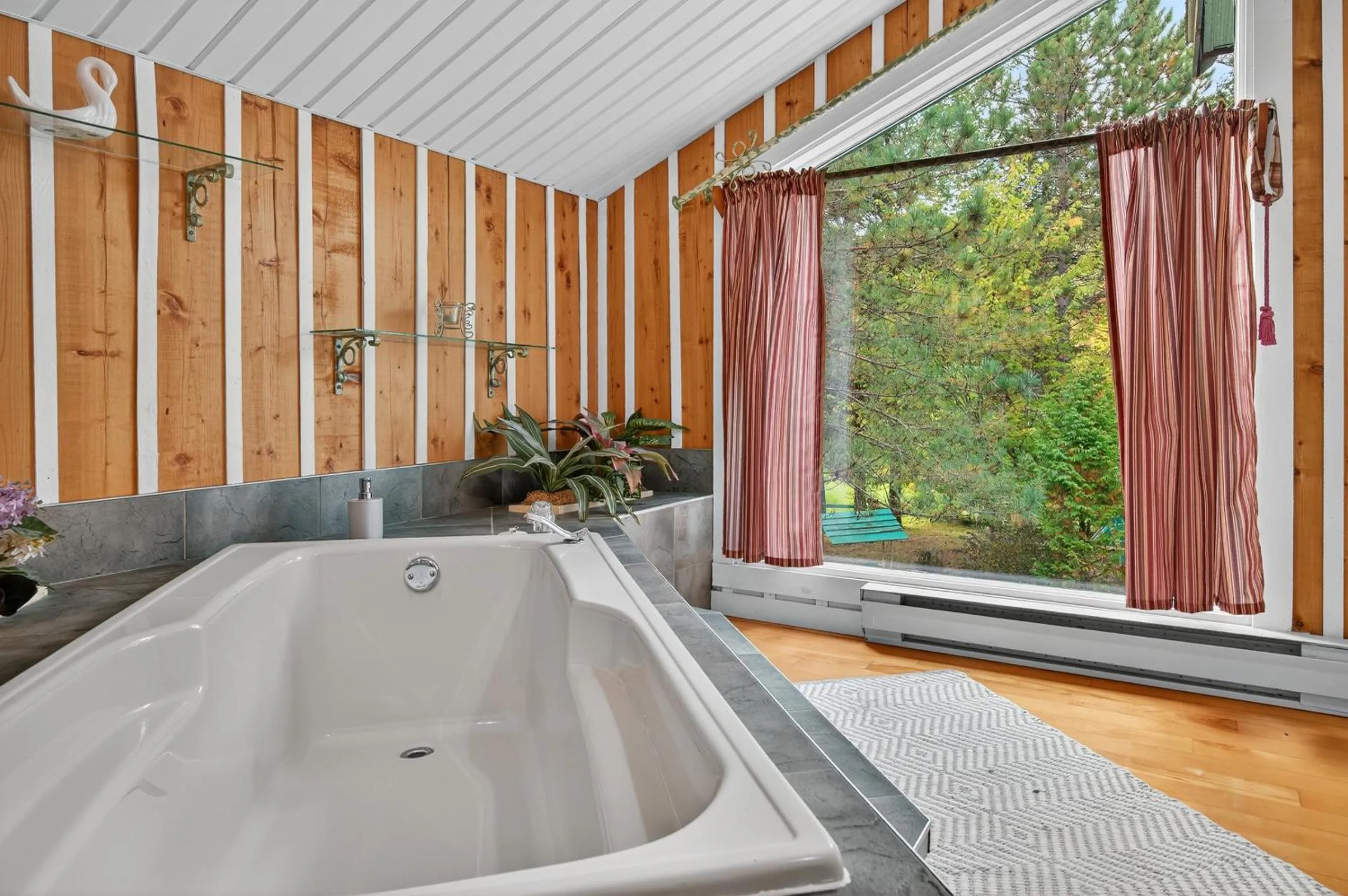 Domaine Rivière Sacacomie Chalets et Bed and Breakfast -Manoir Canergie