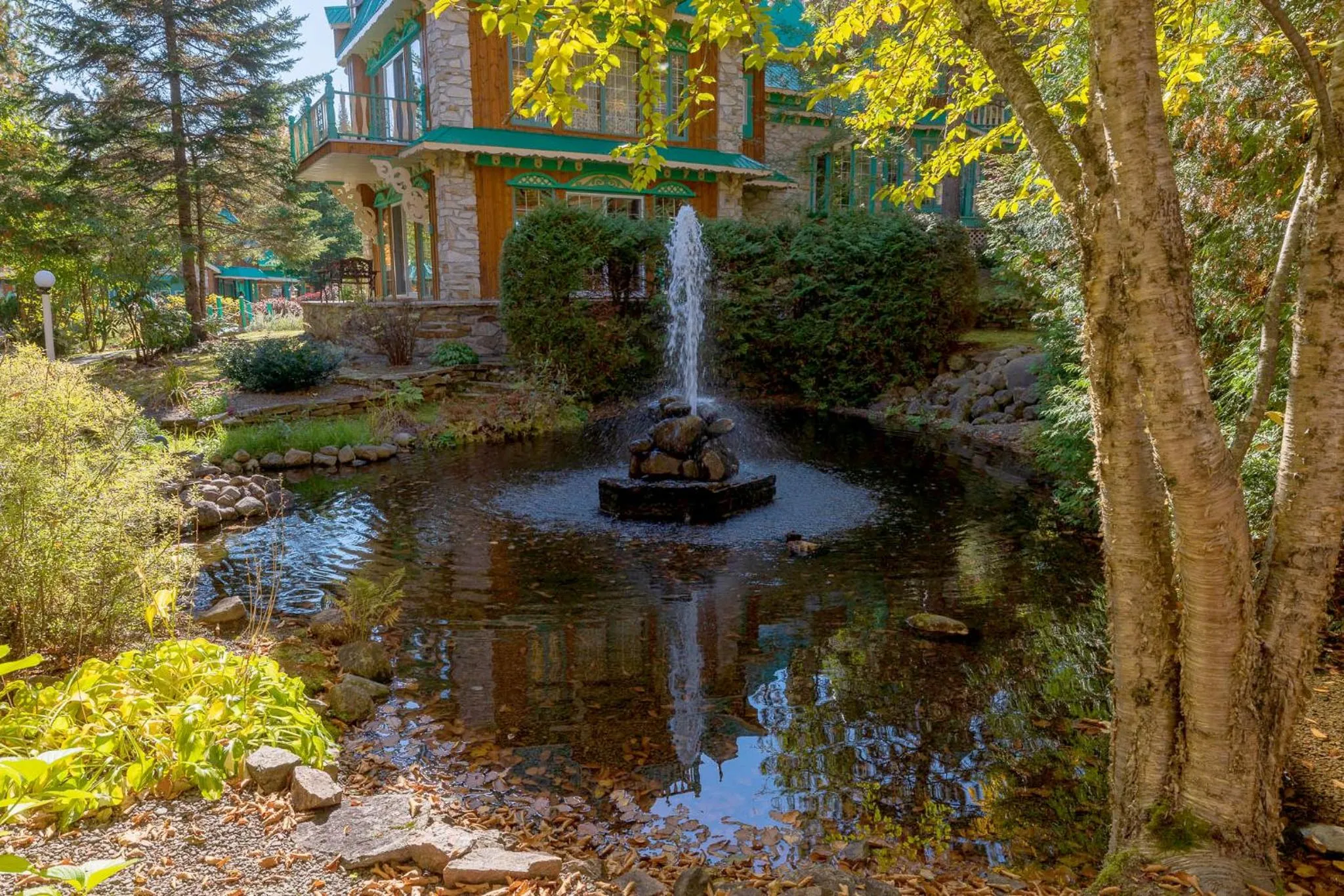 Domaine Rivière Sacacomie Chalets et Bed and Breakfast -Manoir Canergie