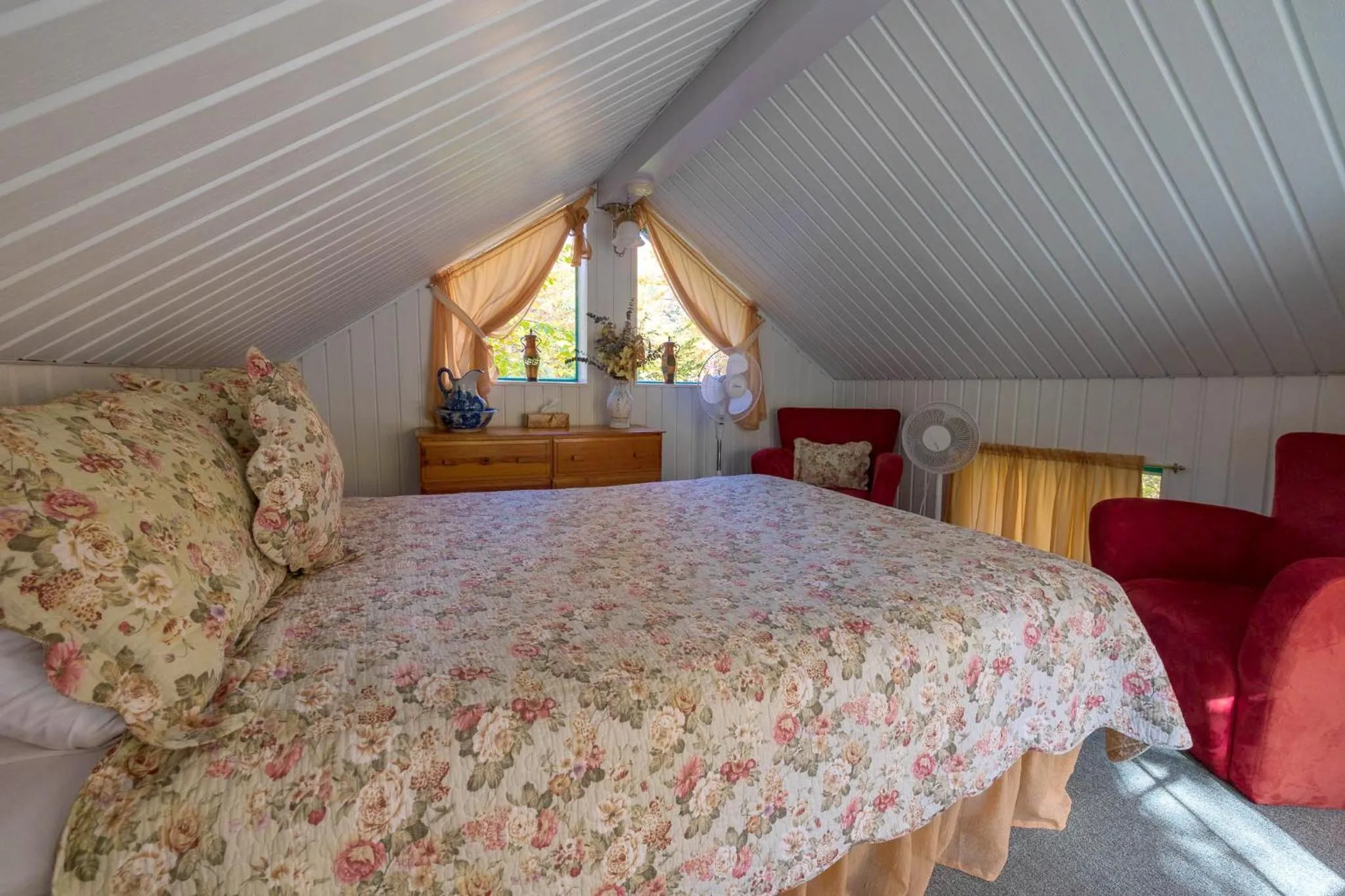 Bed in Domaine Rivière Sacacomie Chalets et Bed and Breakfast -Manoir Canergie