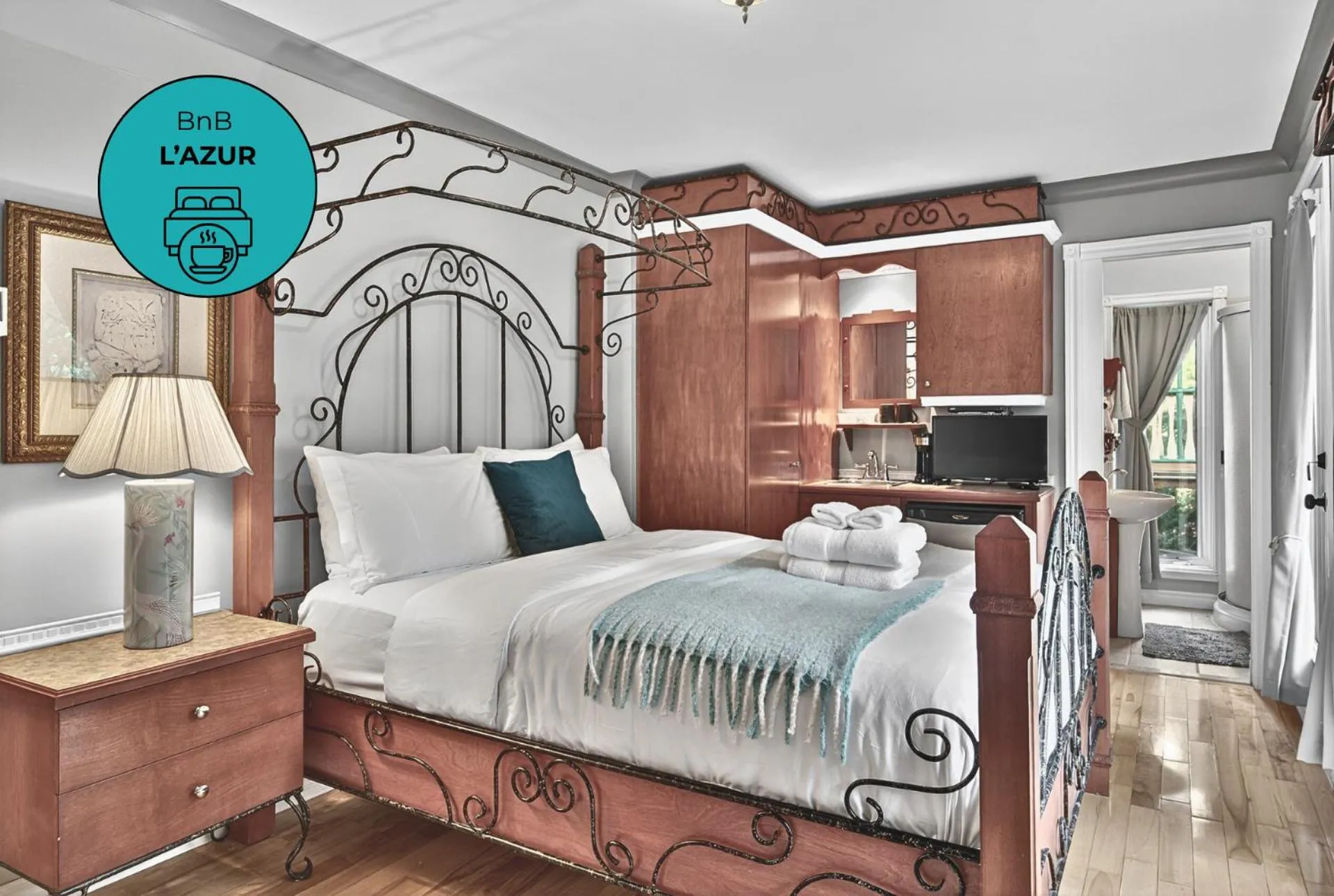 Bed in Domaine Rivière Sacacomie Chalets et Bed and Breakfast -Manoir Canergie