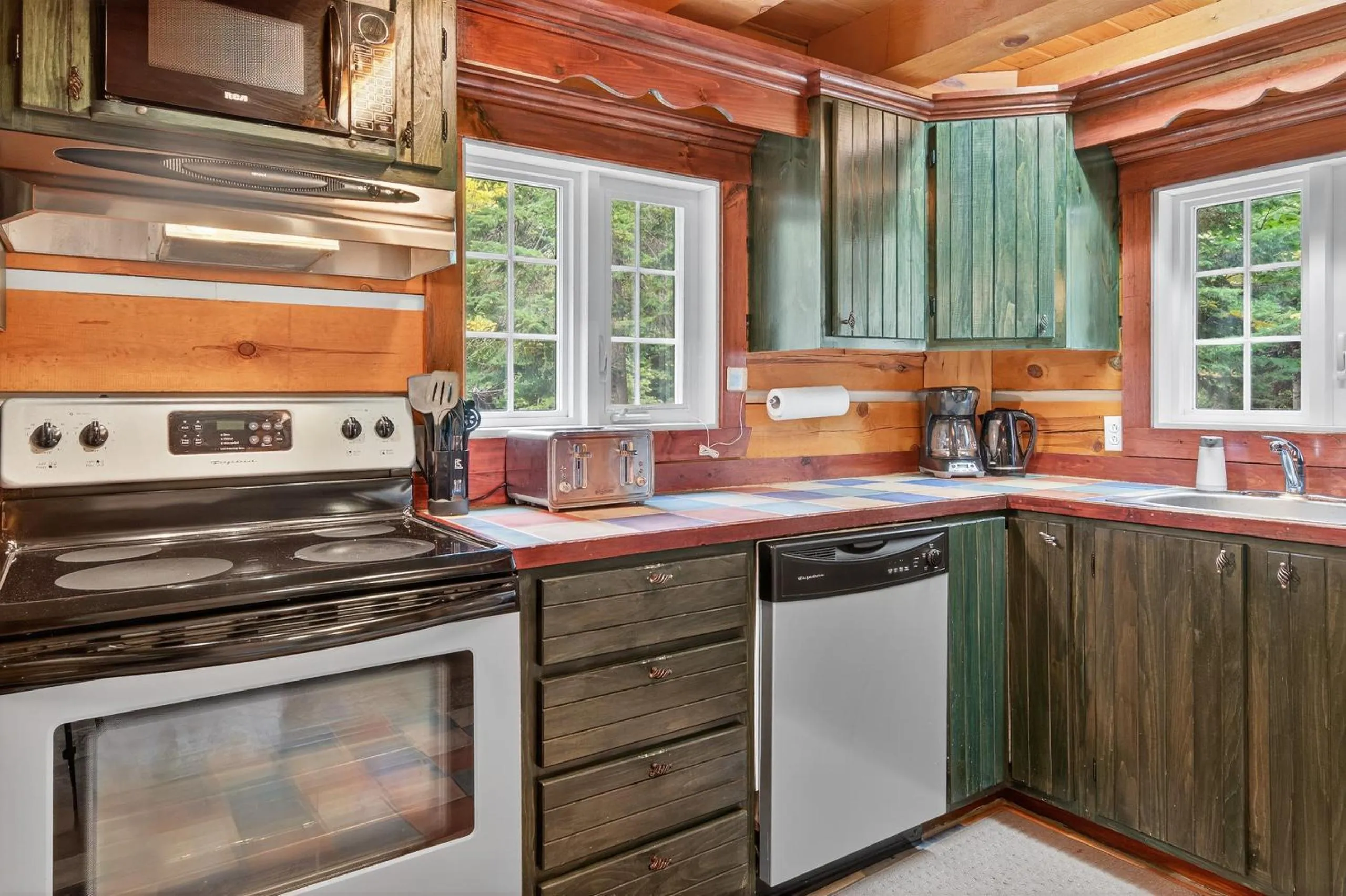 Domaine Rivière Sacacomie Chalets et Bed and Breakfast -Manoir Canergie