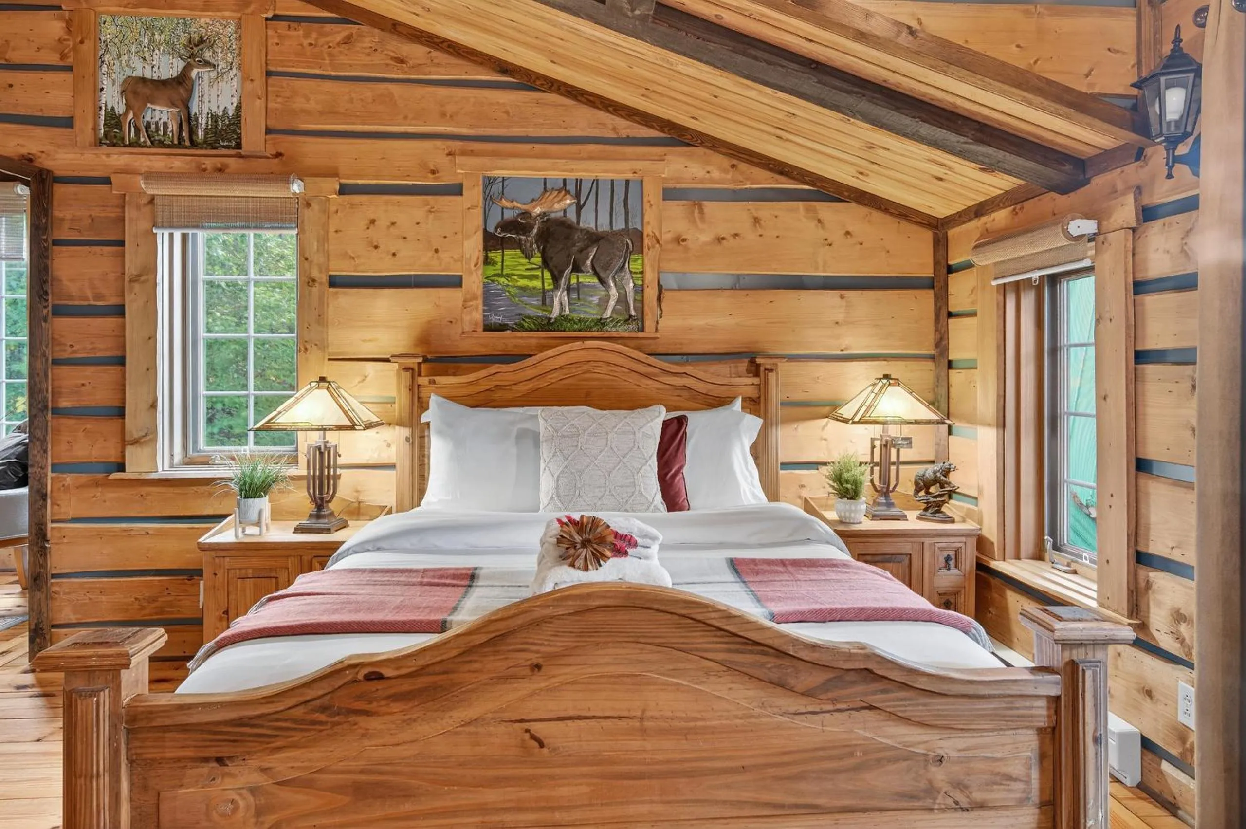 Bedroom, Bed in Domaine Rivière Sacacomie Chalets et Bed and Breakfast -Manoir Canergie