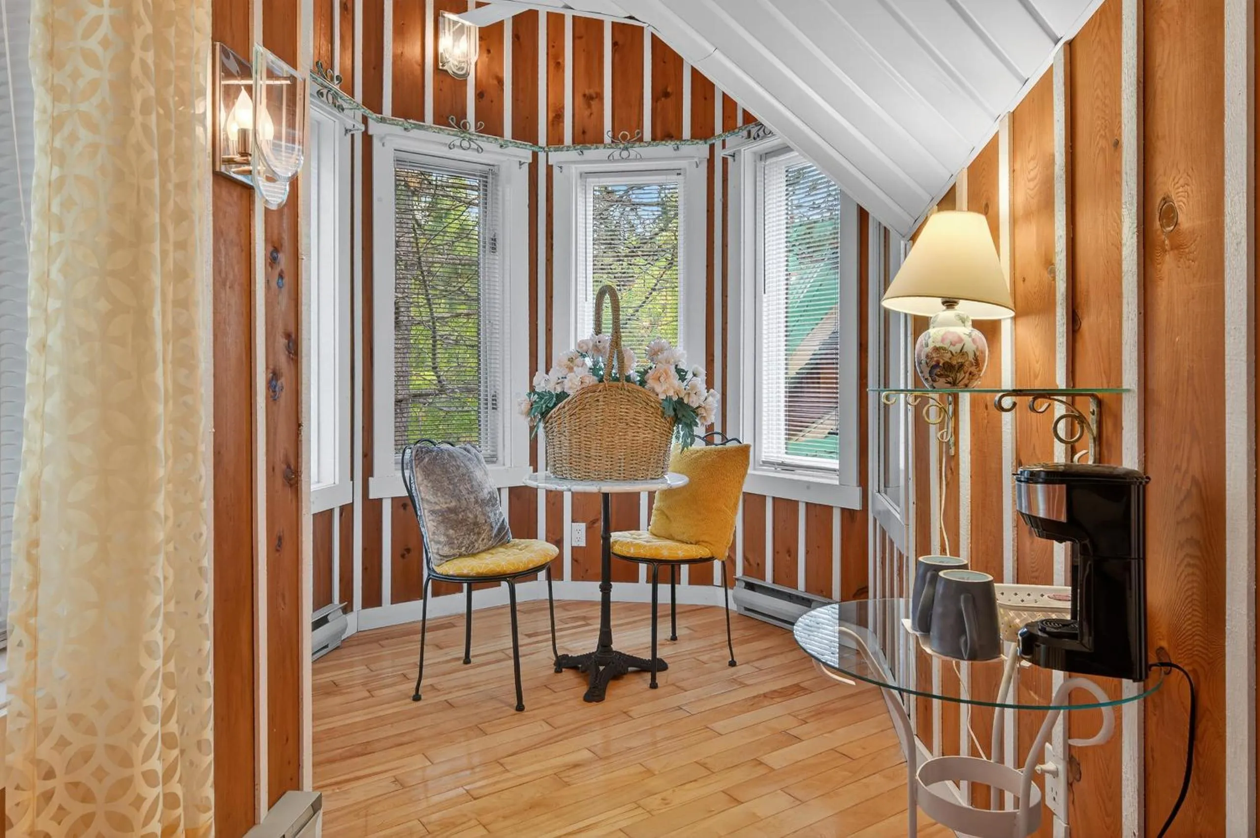 Domaine Rivière Sacacomie Chalets et Bed and Breakfast -Manoir Canergie